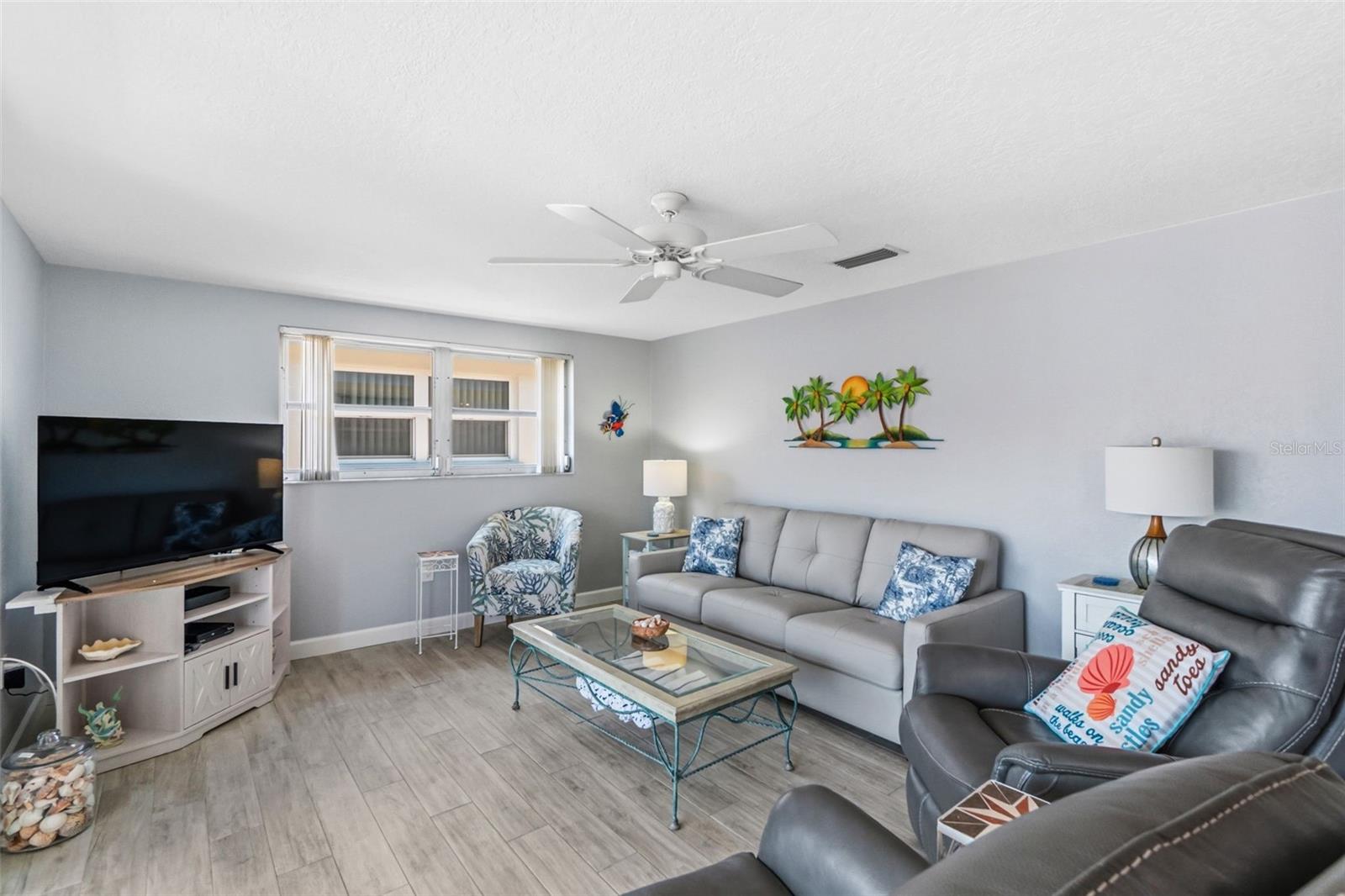 Image 8 of 39 For 6154 Midnight Pass Road A-05