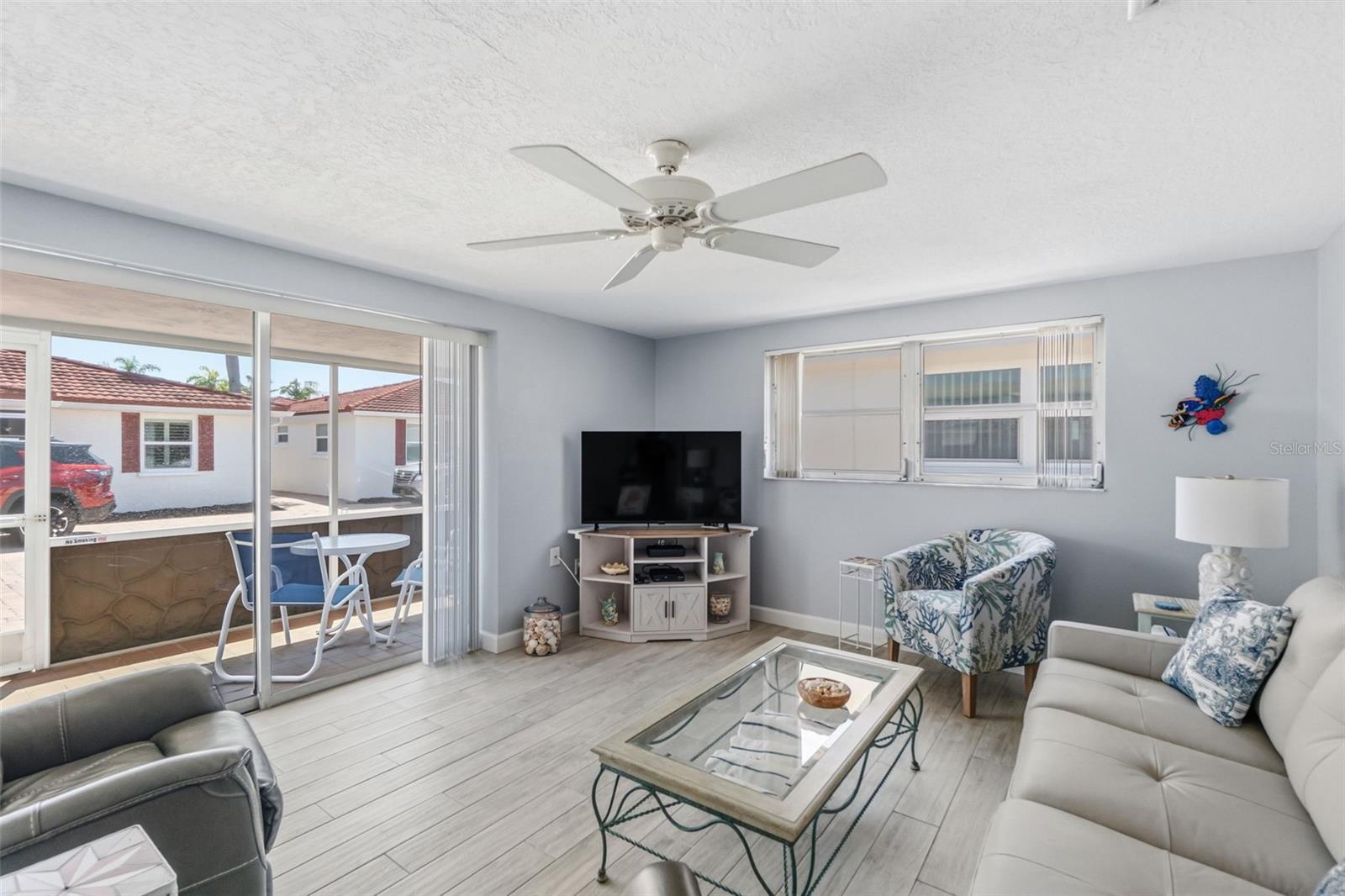 Image 9 of 39 For 6154 Midnight Pass Road A-05