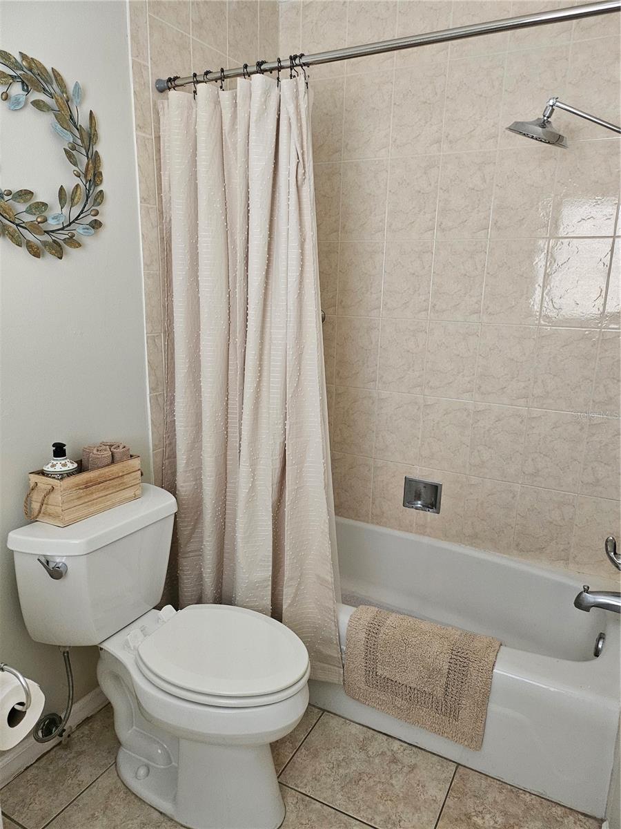 Image 6 of 8 For 220 Park Boulevard N 202