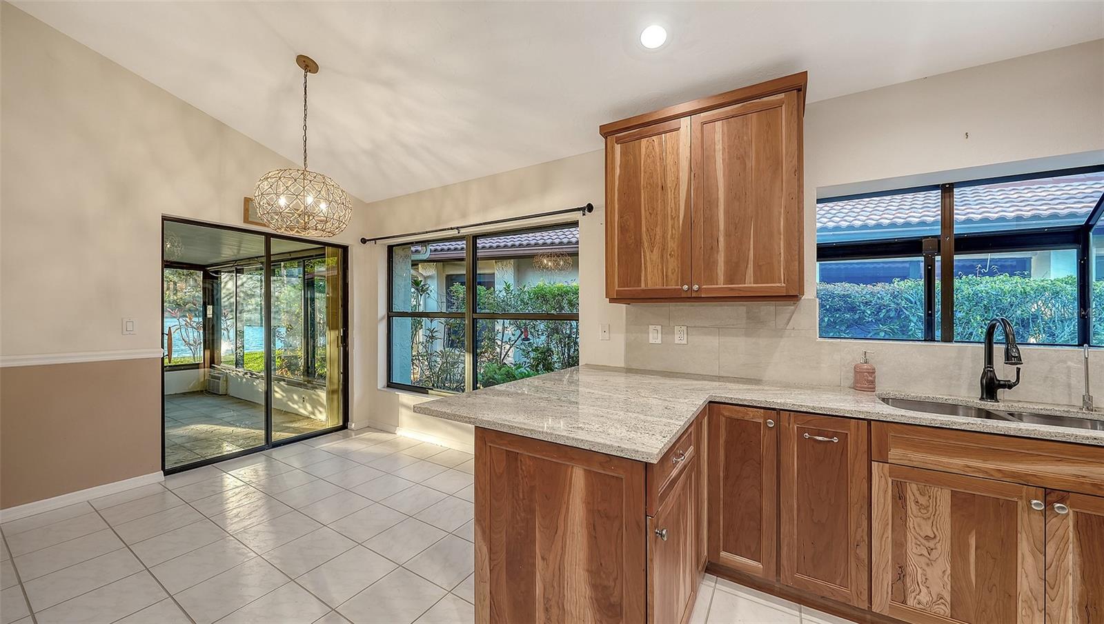 Image 18 of 54 For 7363 Oak Moss Drive 33