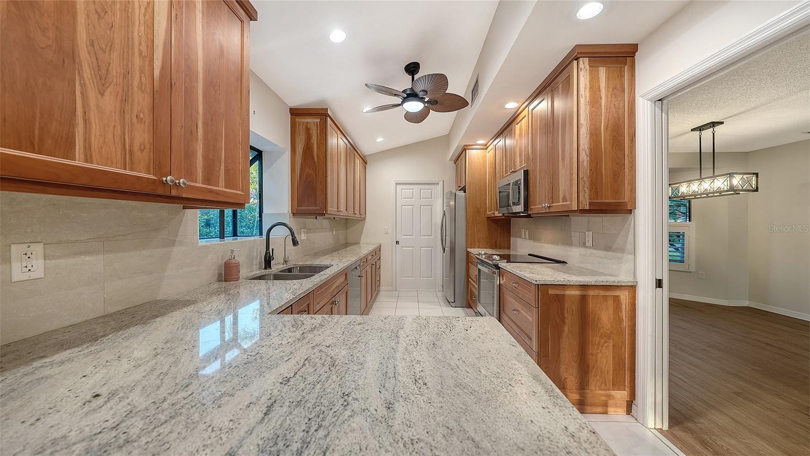 Image 20 of 54 For 7363 Oak Moss Drive 33