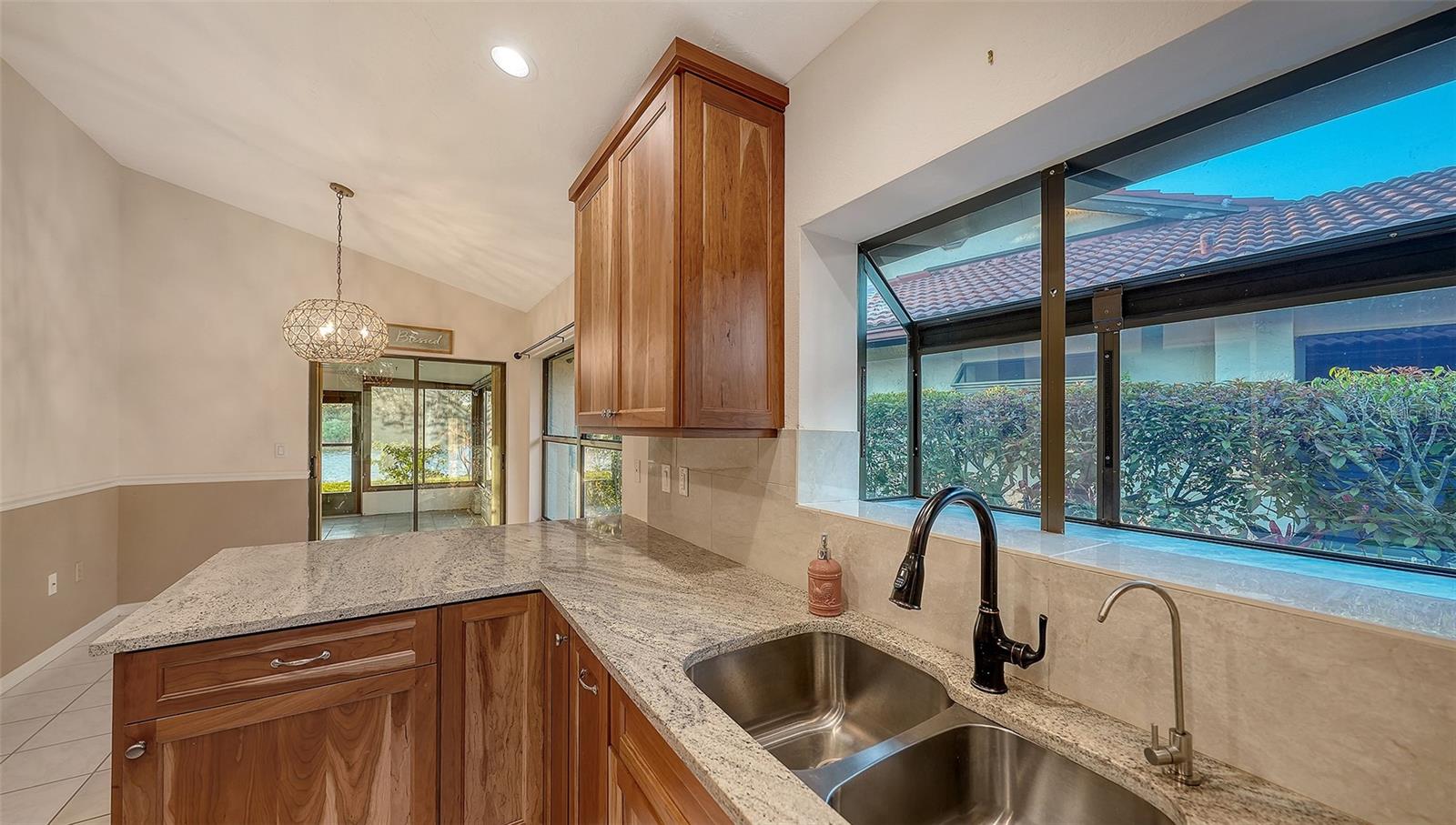 Image 21 of 54 For 7363 Oak Moss Drive 33