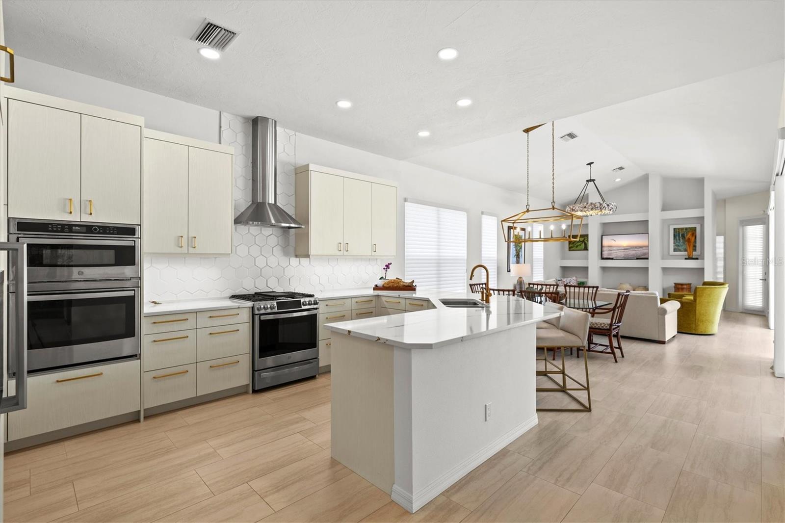 Listing photo id 9 for 7857 Wilton Crescent Circle