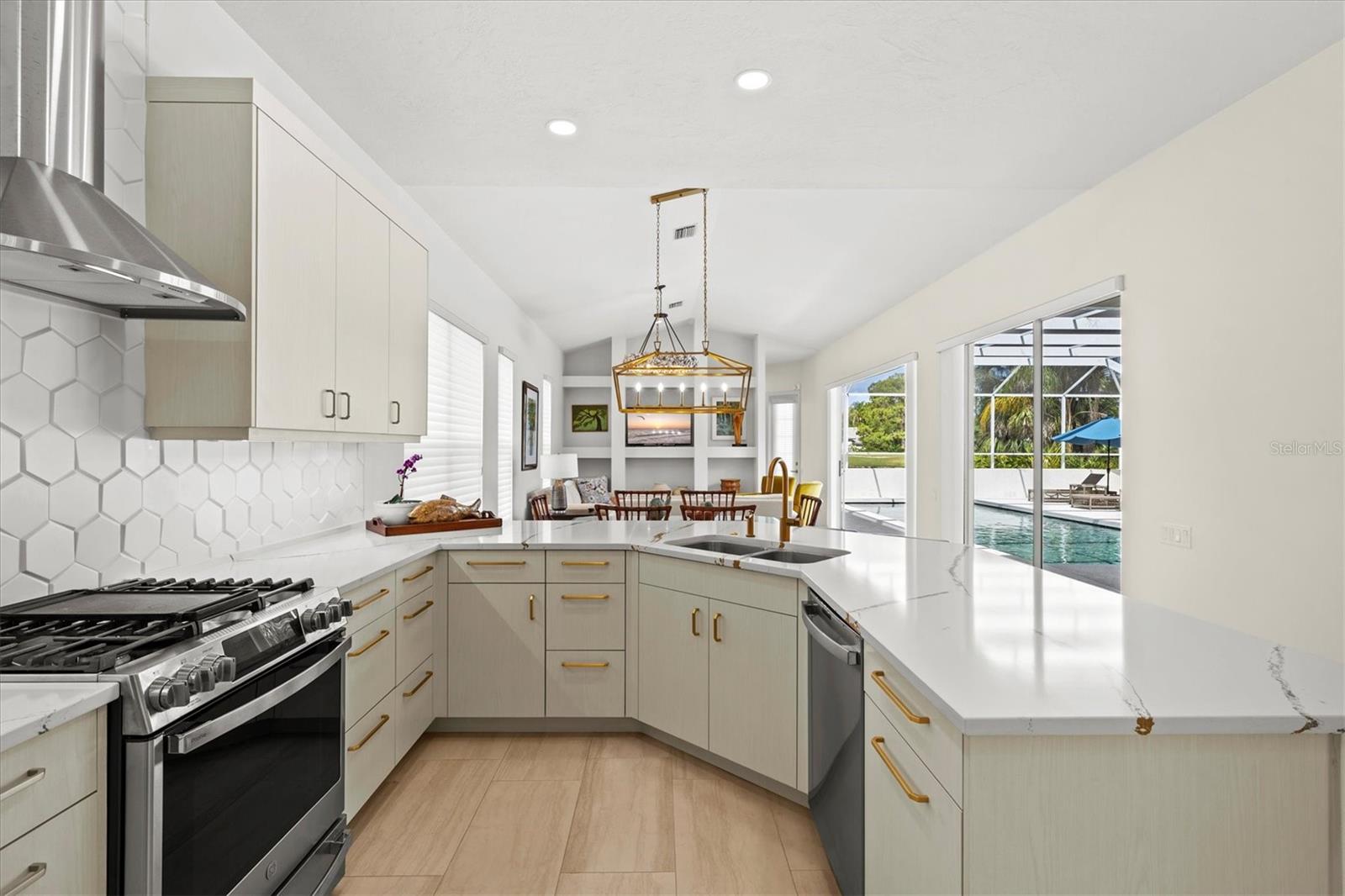 Listing photo id 11 for 7857 Wilton Crescent Circle