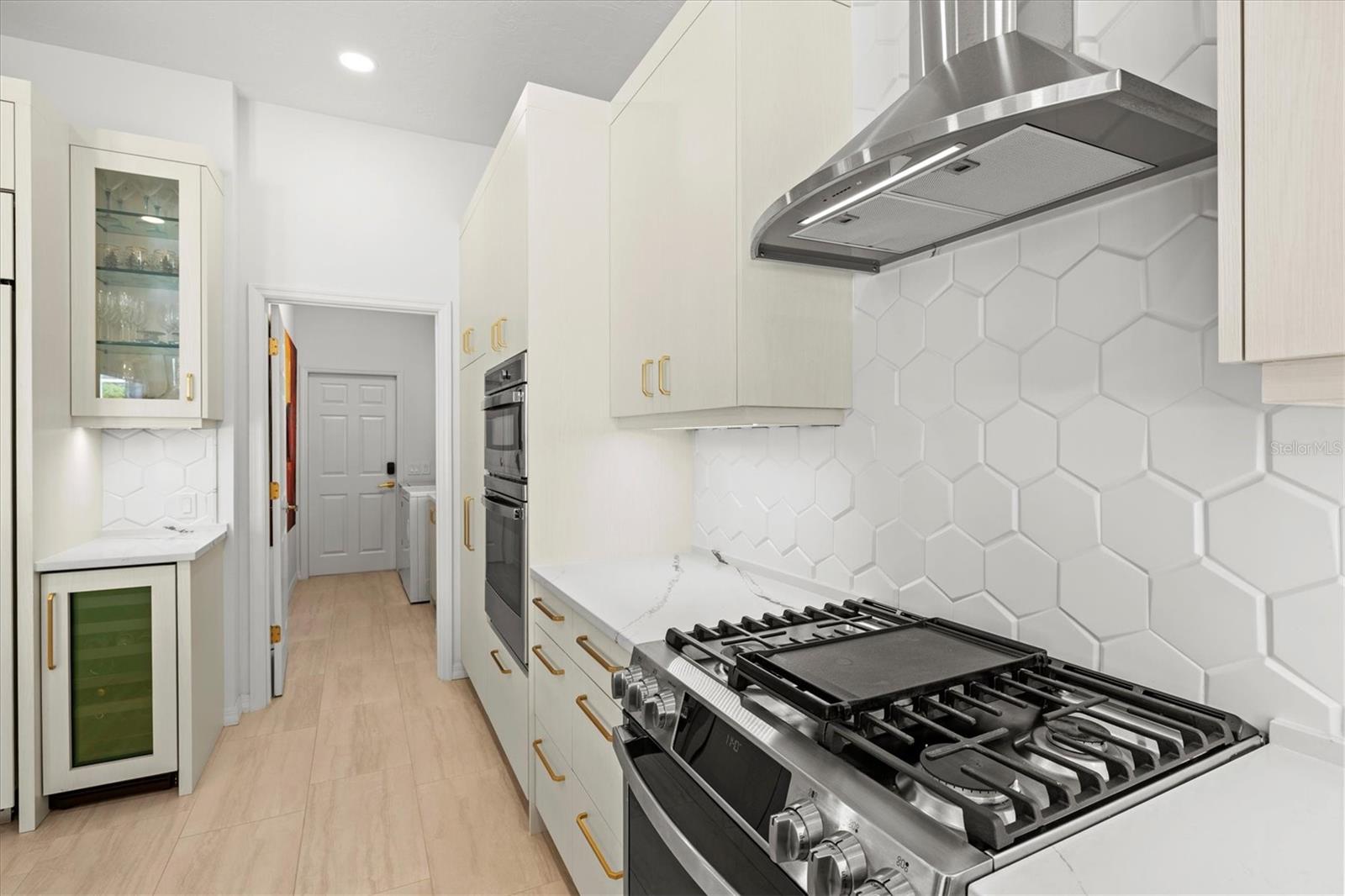 Listing photo id 12 for 7857 Wilton Crescent Circle