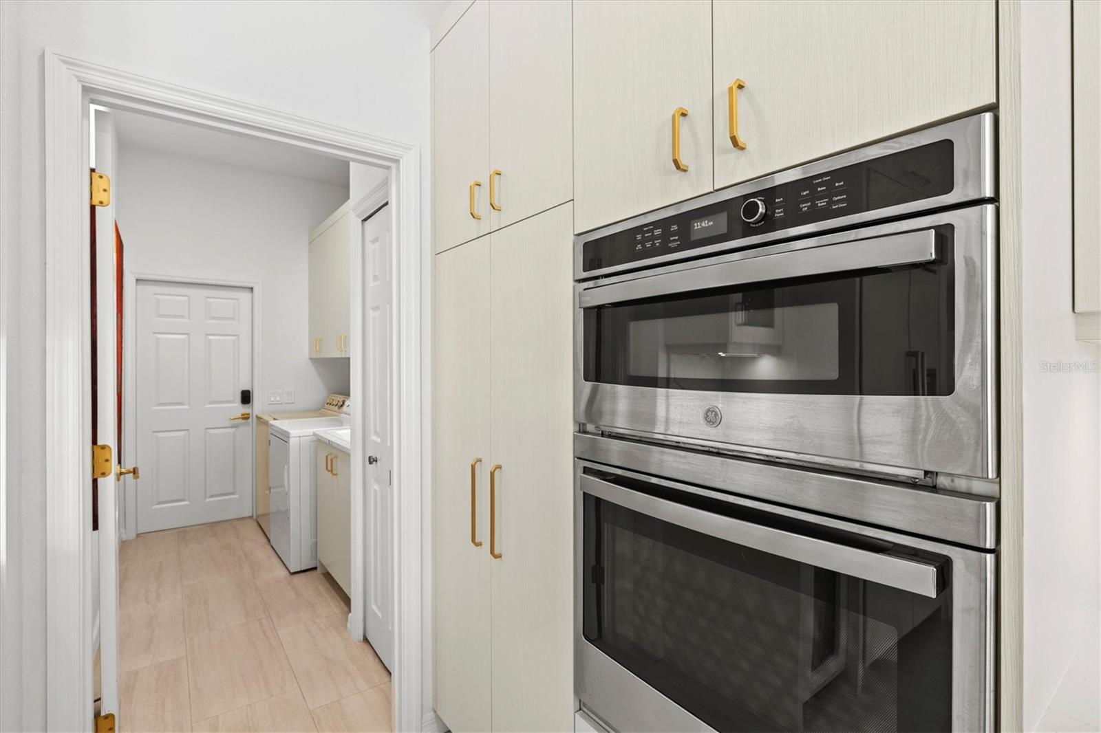 Listing photo id 13 for 7857 Wilton Crescent Circle