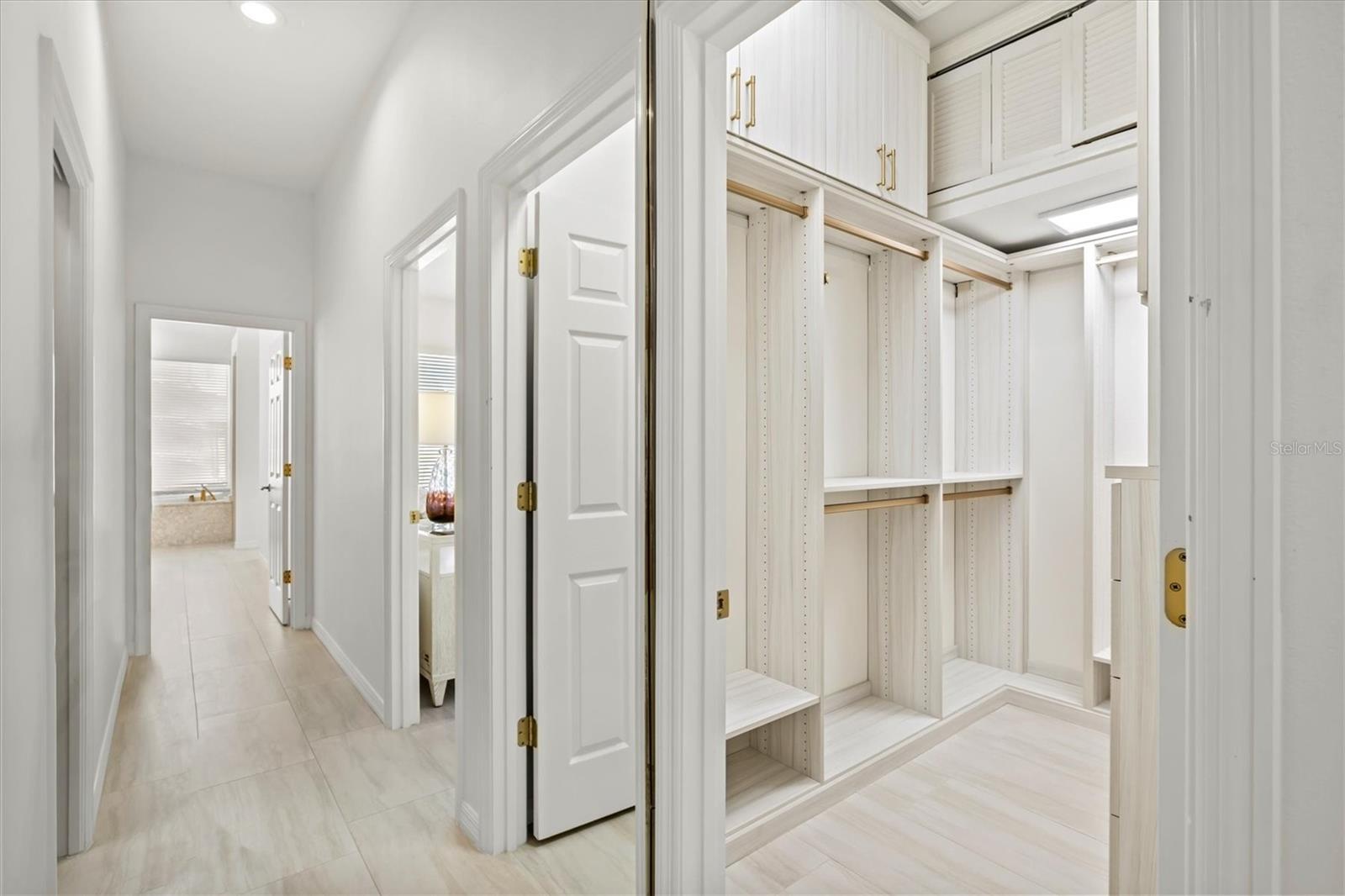 Listing photo id 24 for 7857 Wilton Crescent Circle