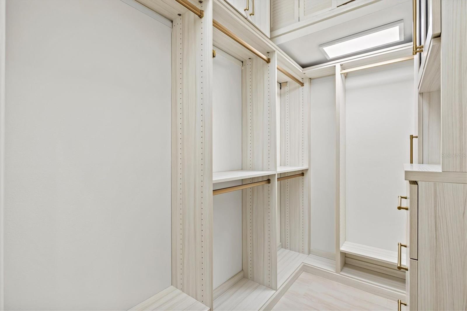 Listing photo id 25 for 7857 Wilton Crescent Circle