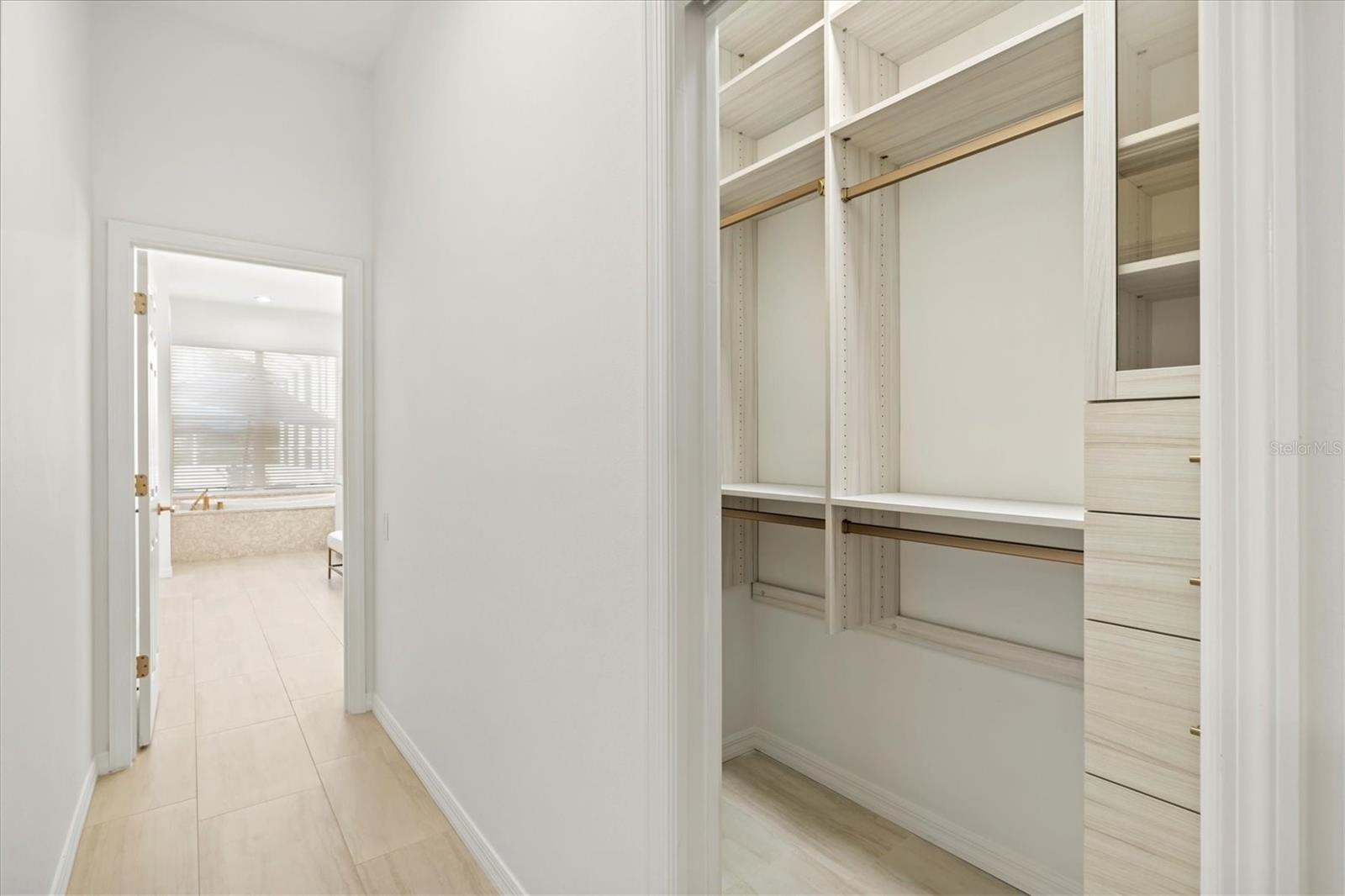 Listing photo id 26 for 7857 Wilton Crescent Circle