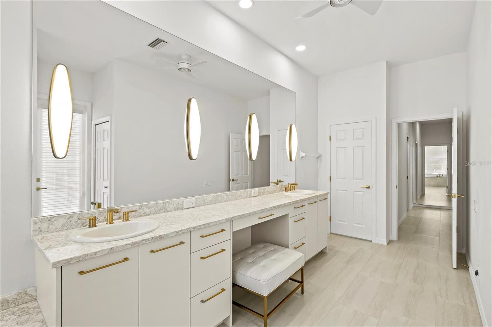 Listing photo id 29 for 7857 Wilton Crescent Circle