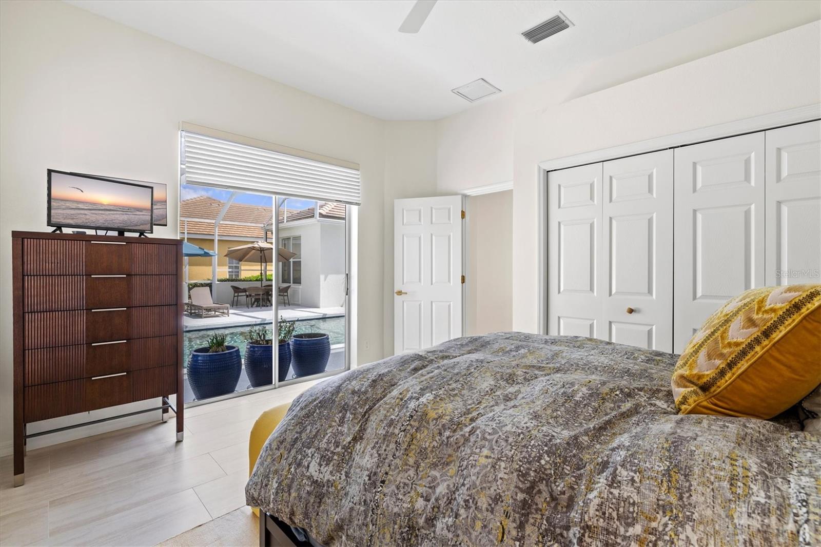 Listing photo id 35 for 7857 Wilton Crescent Circle