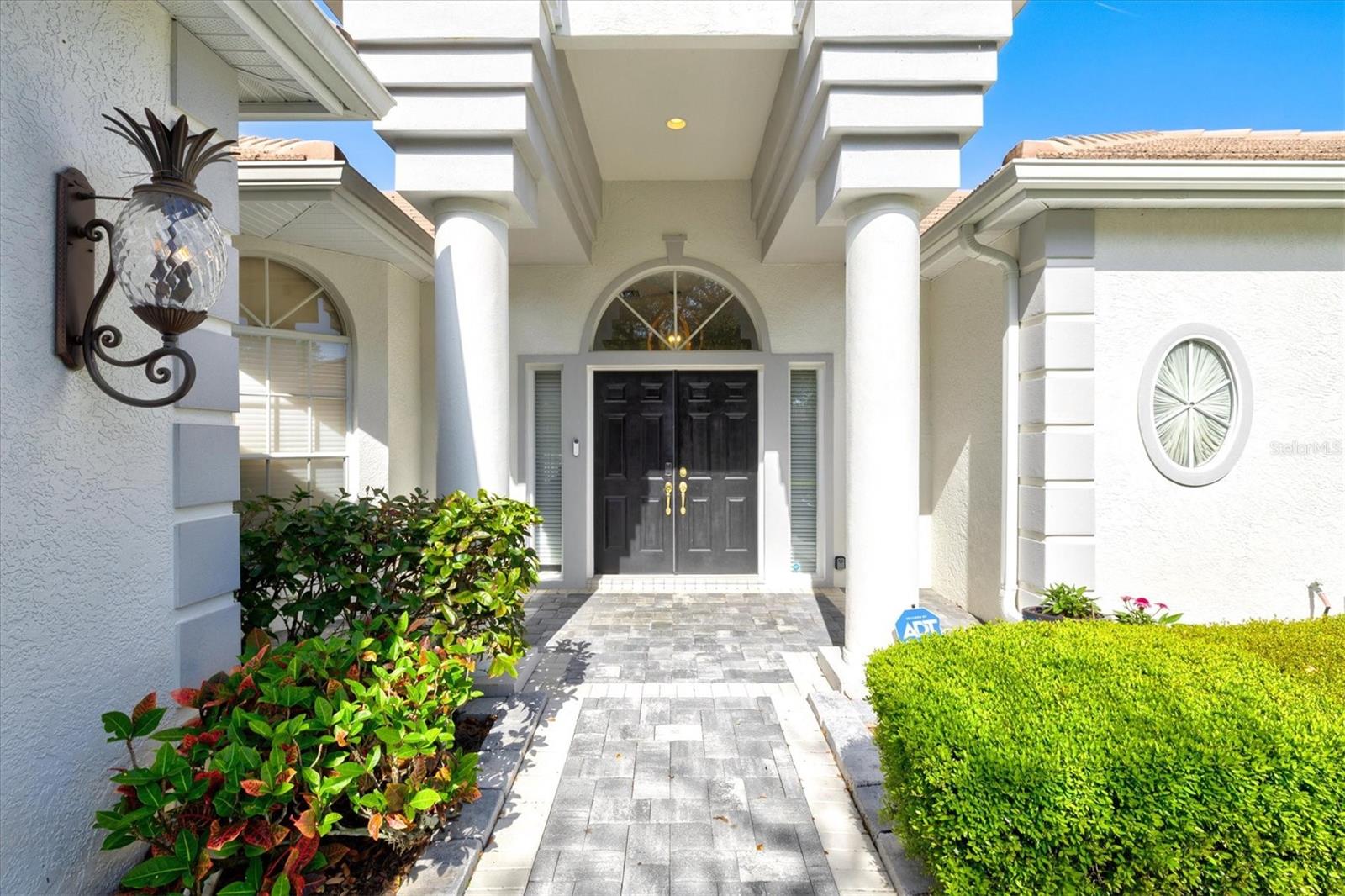 Listing photo id 3 for 7857 Wilton Crescent Circle