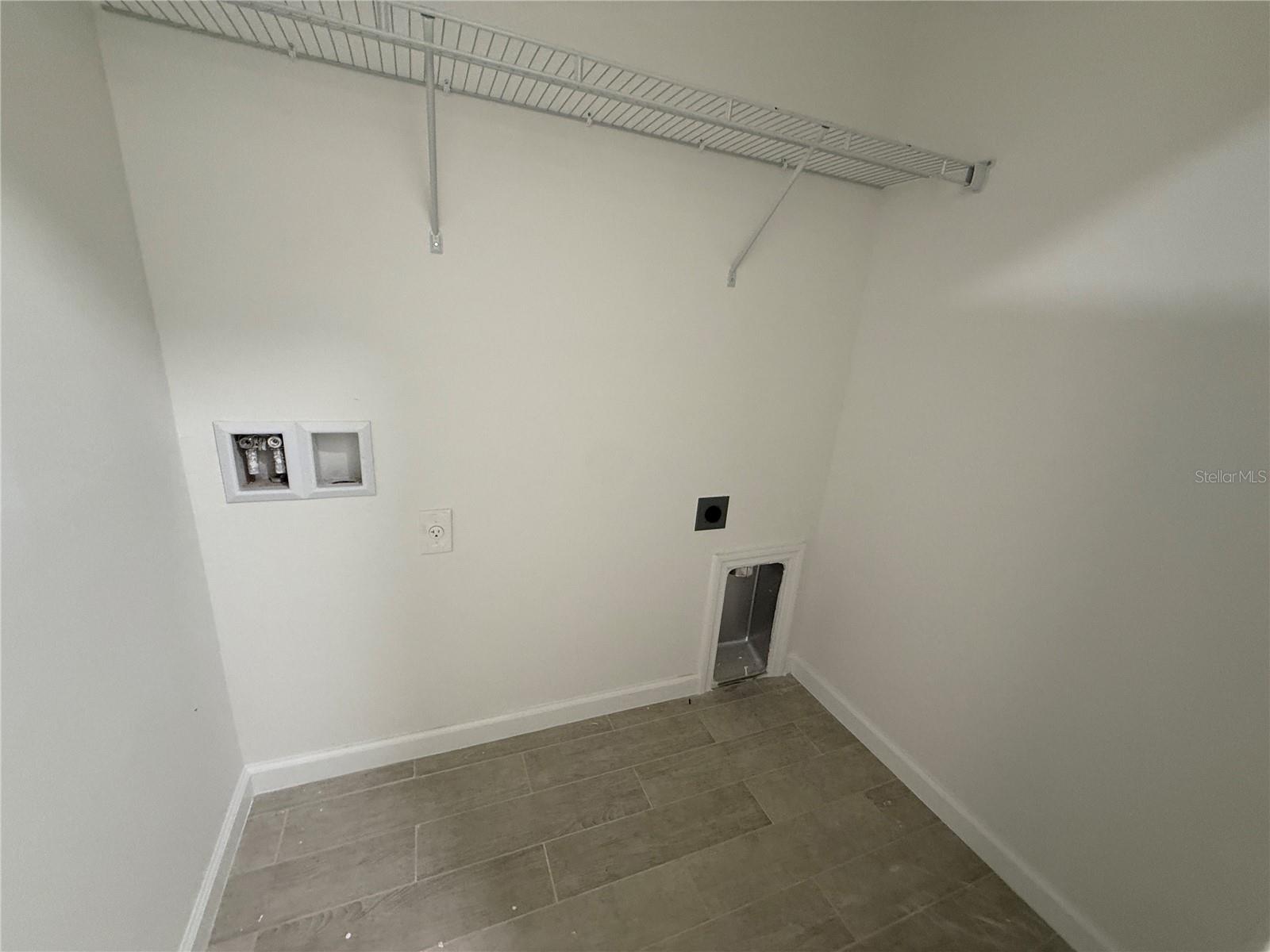 Image 19 of 25 For 4252 Sunburst Avenue