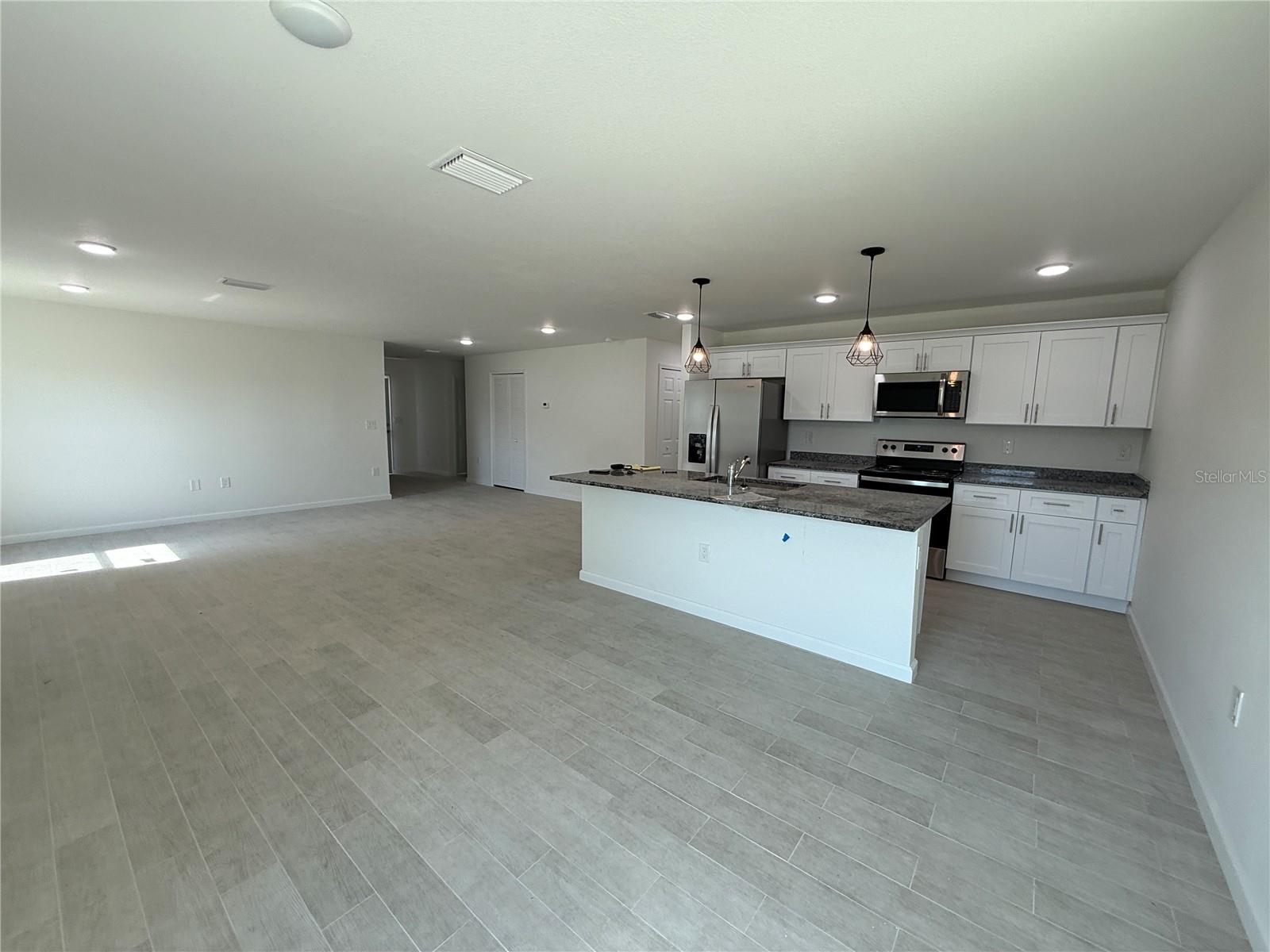 Image 6 of 25 For 4252 Sunburst Avenue