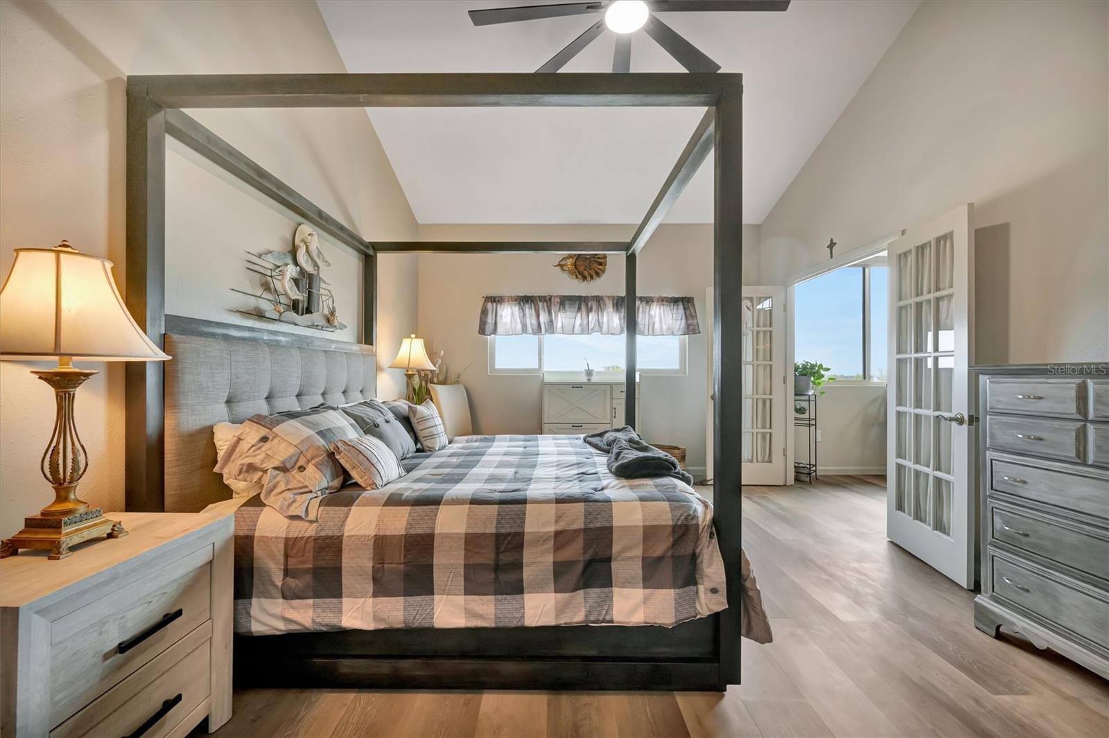 Image 31 of 80 For 9604 Cortez Road W 436