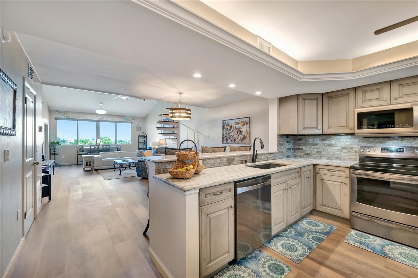 Image 5 of 80 For 9604 Cortez Road W 436