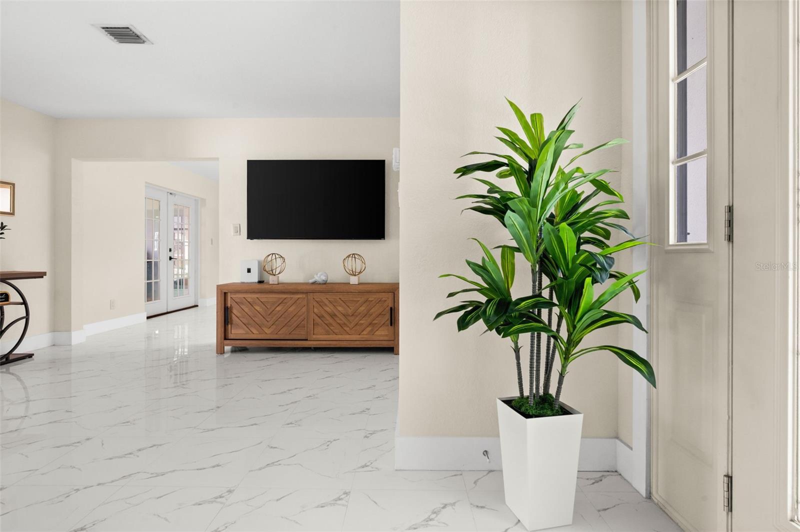 Image 14 of 88 For 625 Olympia Avenue