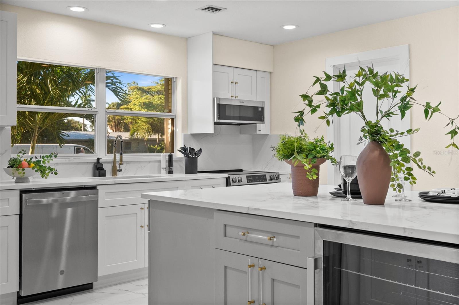 Image 18 of 88 For 625 Olympia Avenue