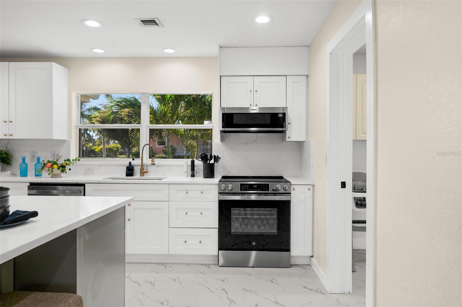 Image 20 of 88 For 625 Olympia Avenue