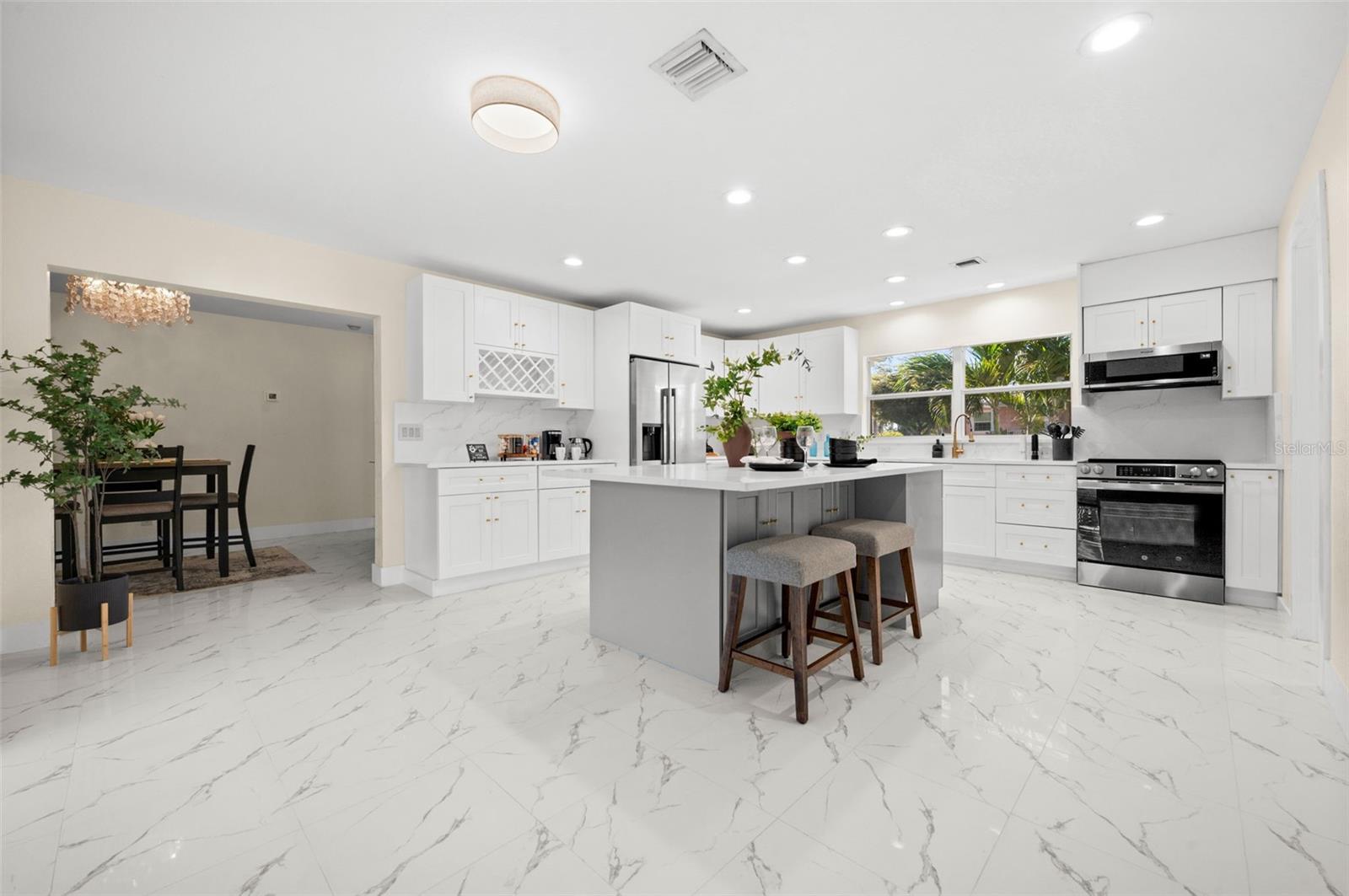 Image 21 of 88 For 625 Olympia Avenue