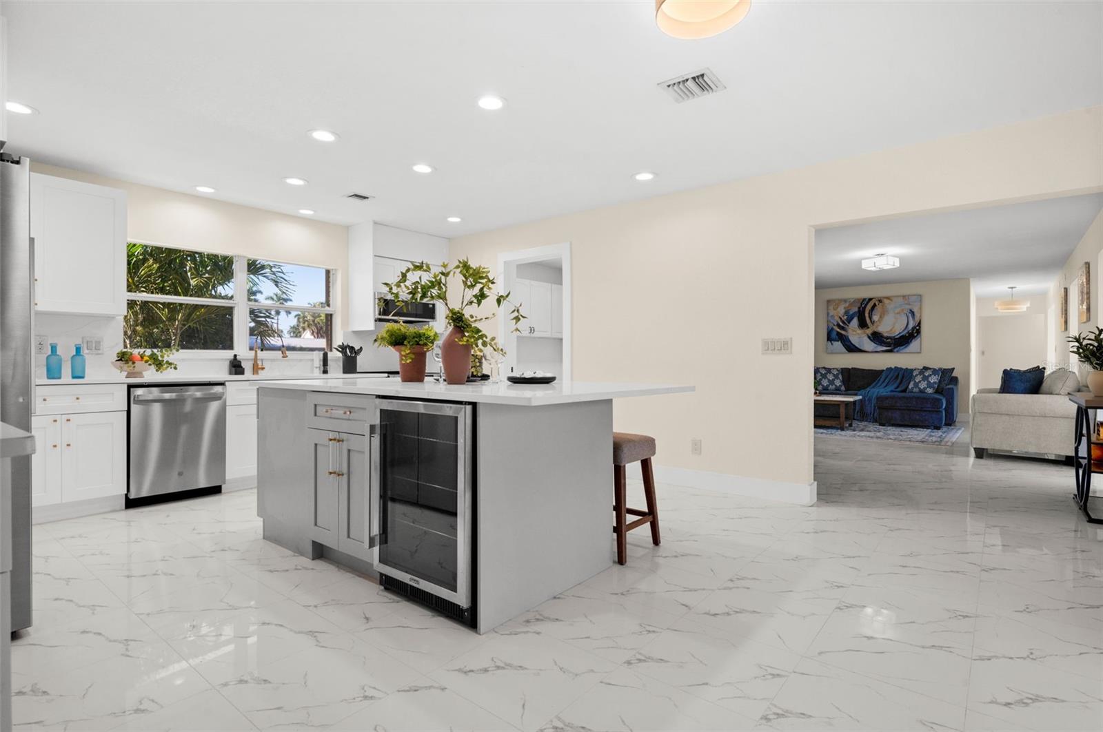 Image 22 of 88 For 625 Olympia Avenue