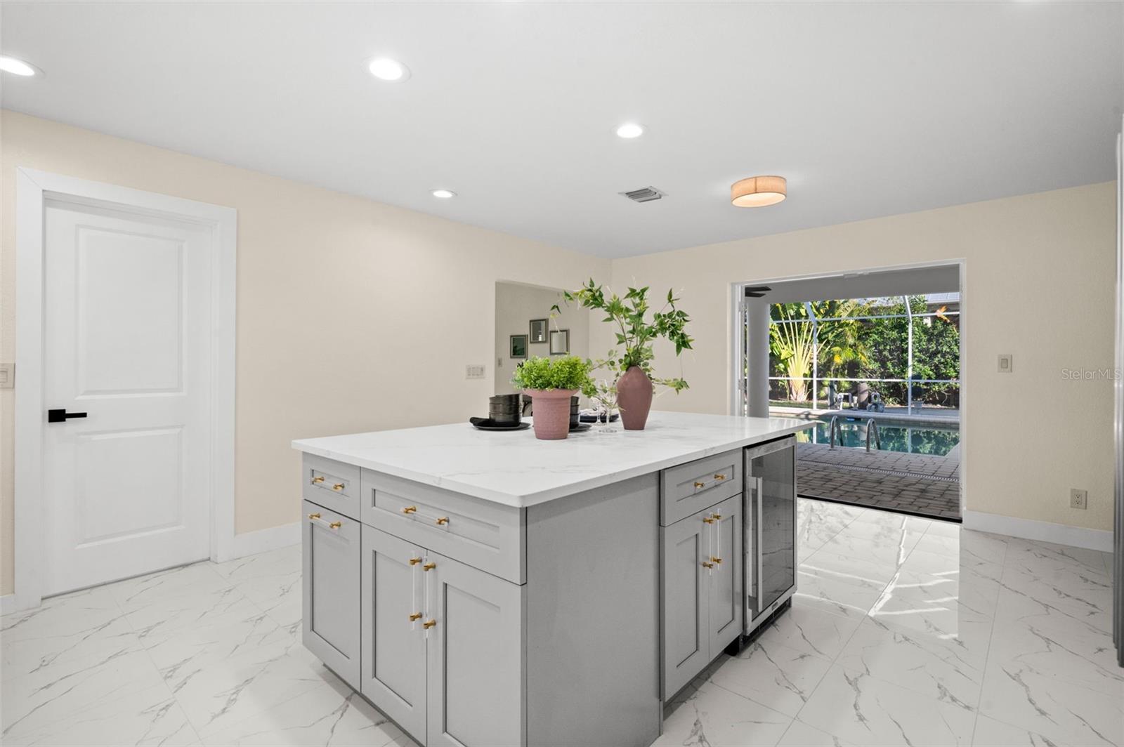 Image 23 of 88 For 625 Olympia Avenue