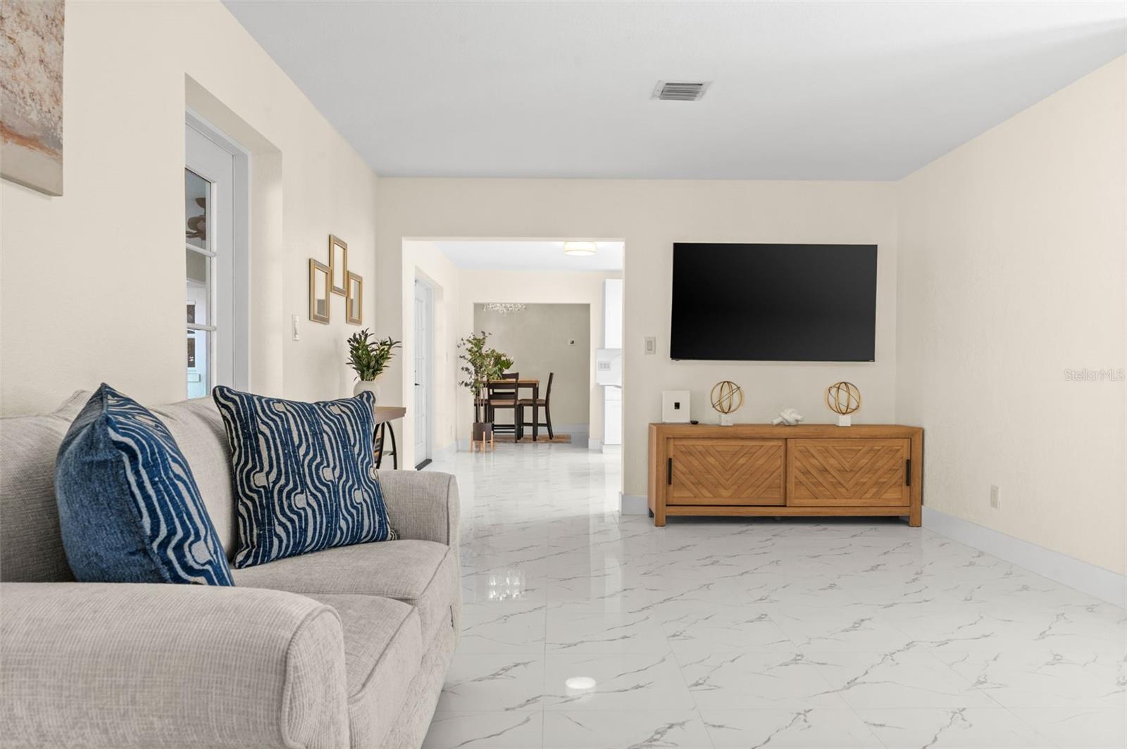 Image 8 of 88 For 625 Olympia Avenue