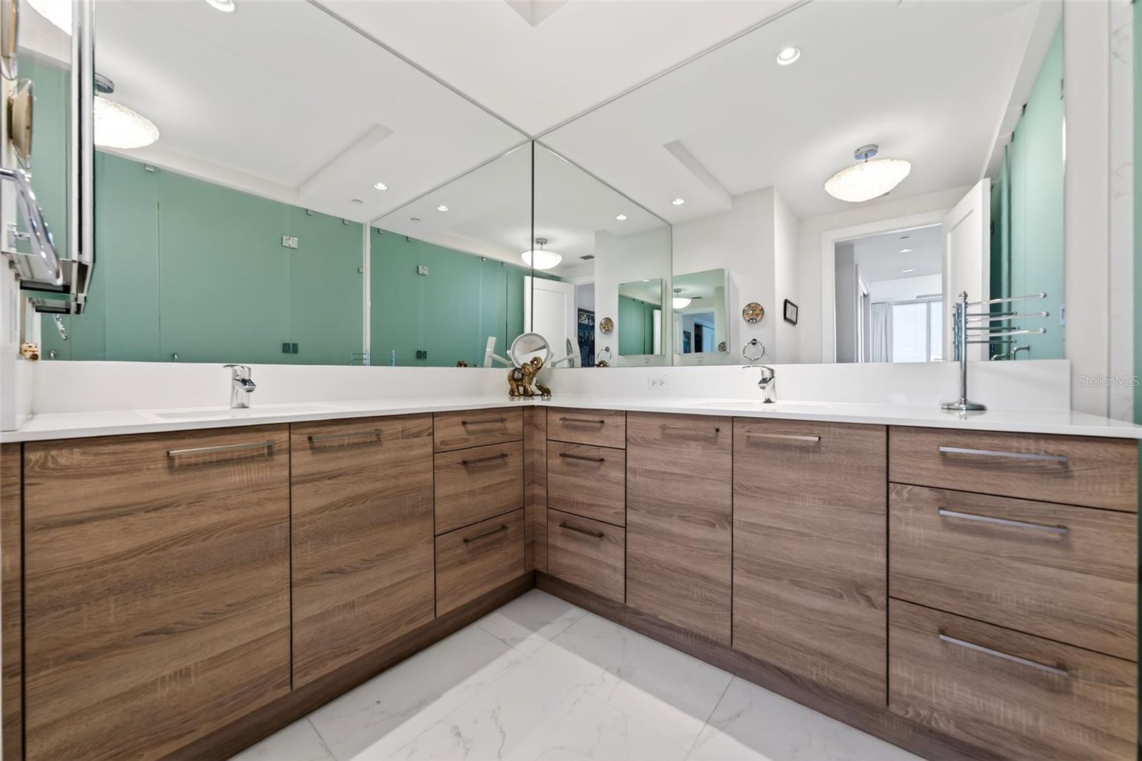 Image 39 of 69 For 111 Pineapple Avenue 806