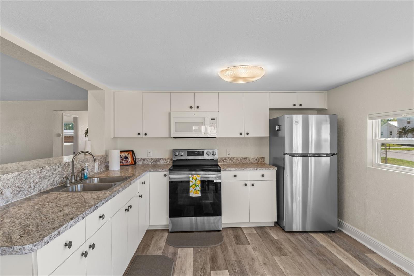 Image 16 of 33 For 7272 Westwind Street