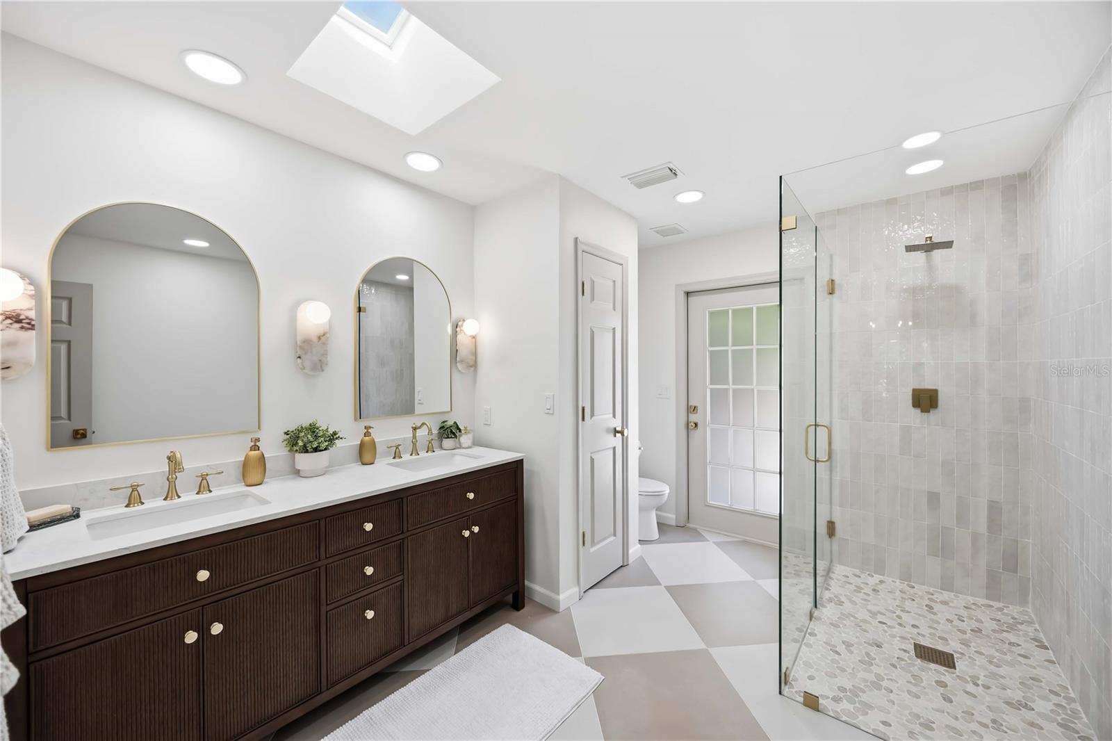 Image 23 of 40 For 4420 Oak View Drive