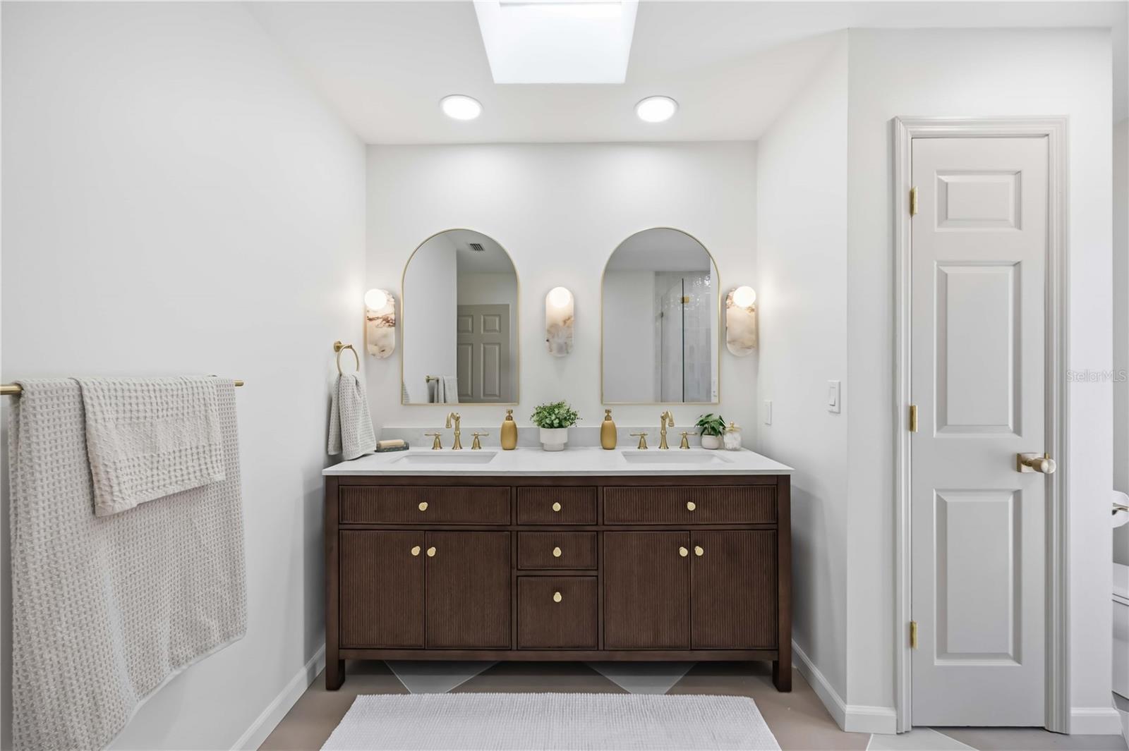 Image 24 of 40 For 4420 Oak View Drive