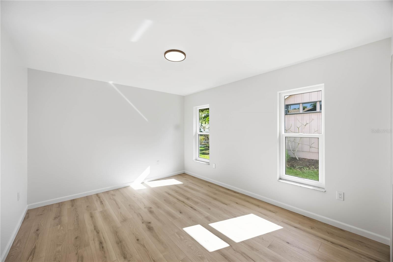 Image 28 of 40 For 4420 Oak View Drive