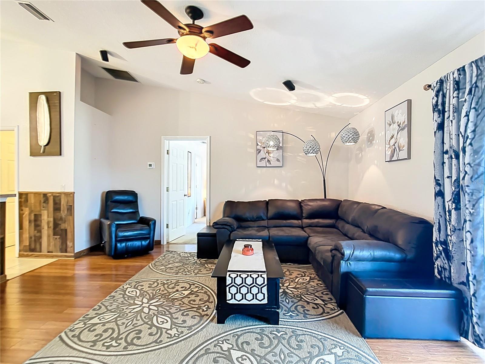 Image 13 of 31 For 1262 Cranberry Boulevard