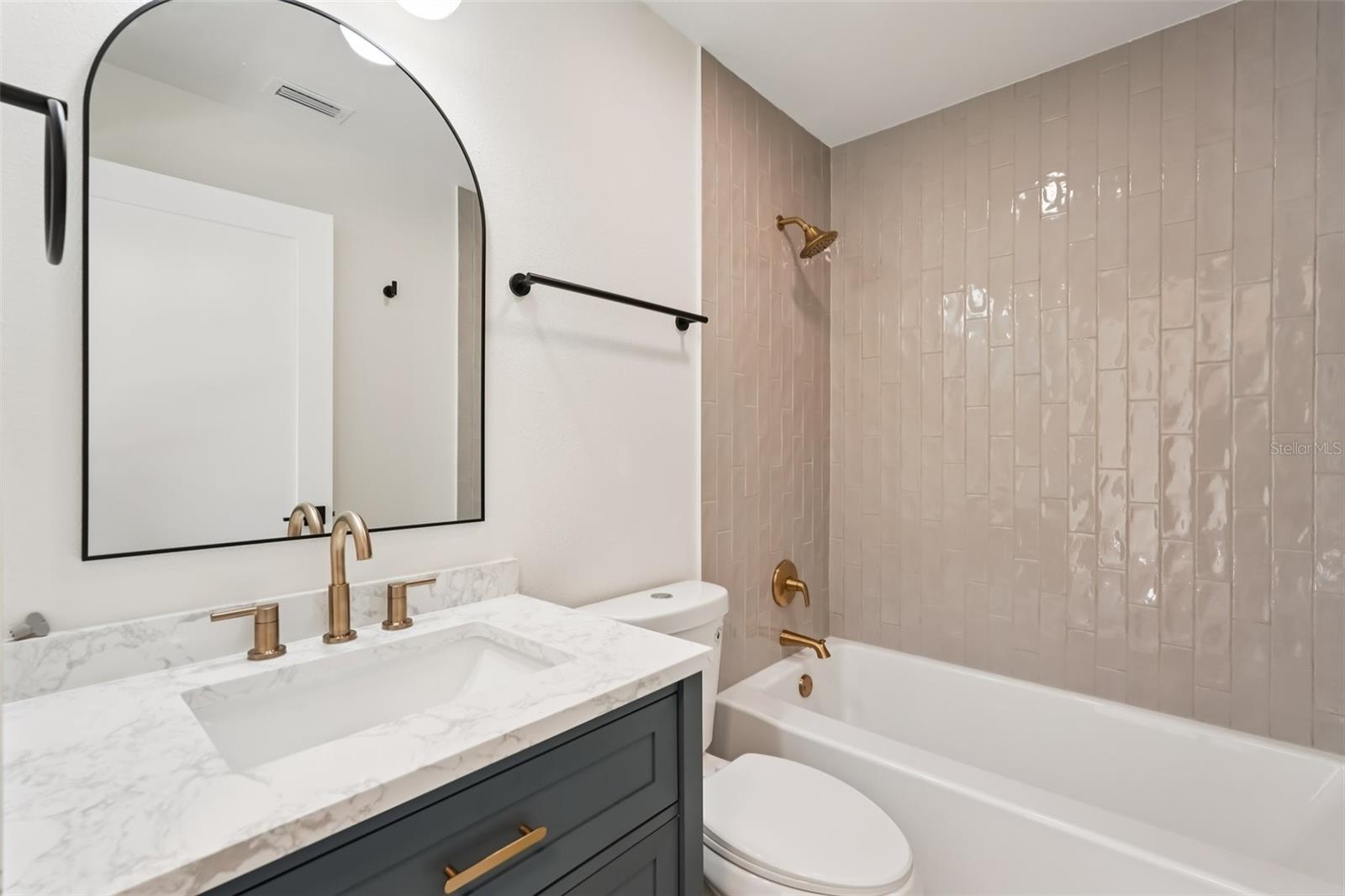 Image 11 of 15 For 2107 8th Avenue E