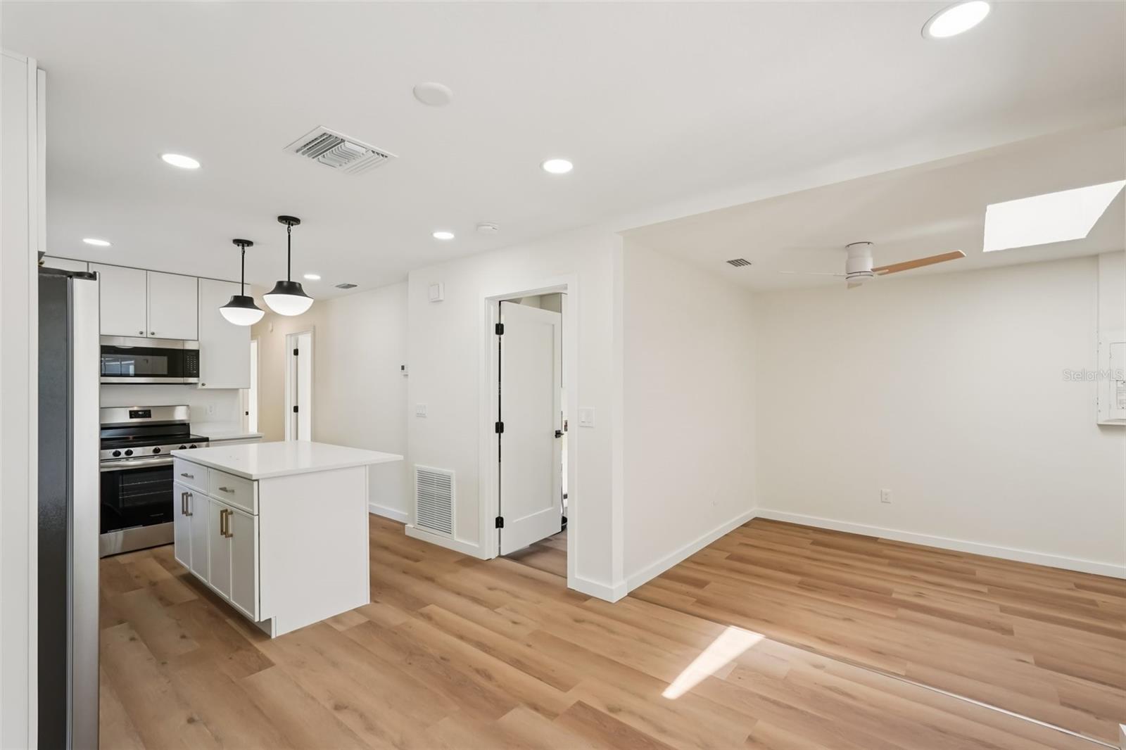 Image 3 of 15 For 2107 8th Avenue E