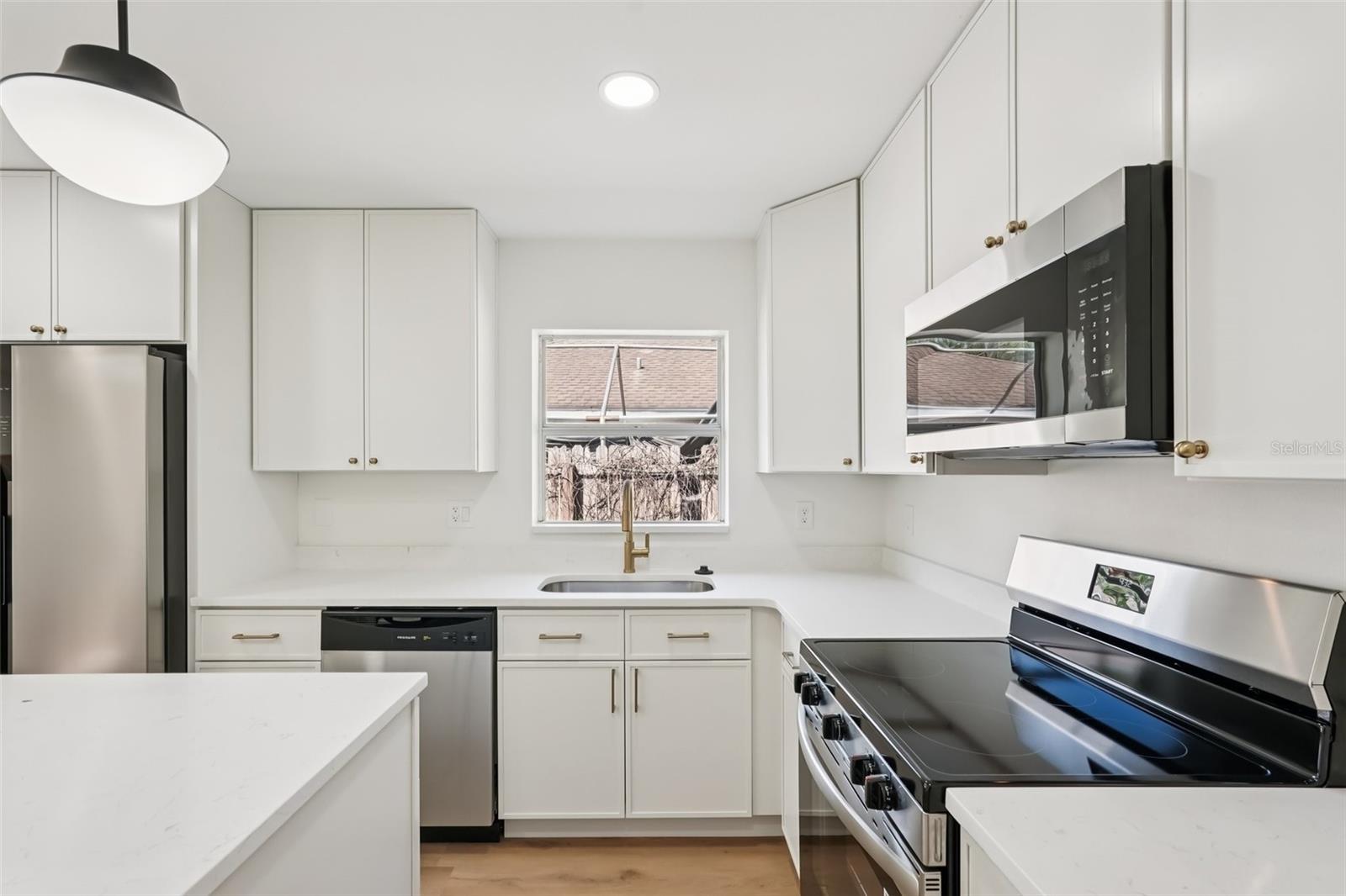 Image 5 of 15 For 2107 8th Avenue E