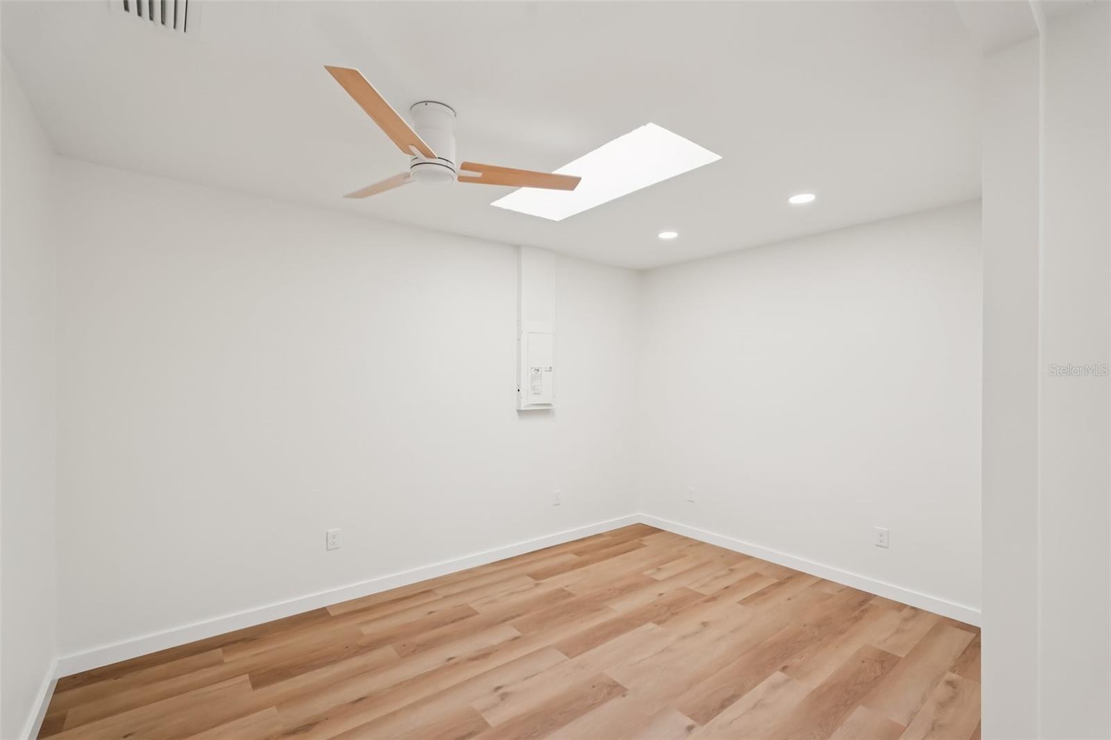 Image 6 of 15 For 2107 8th Avenue E