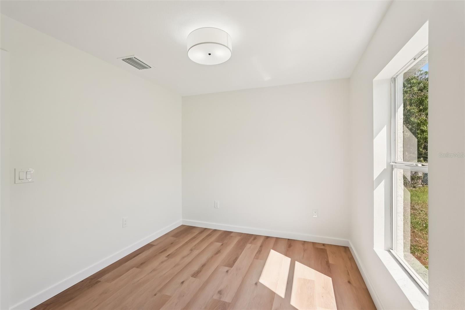 Image 8 of 15 For 2107 8th Avenue E