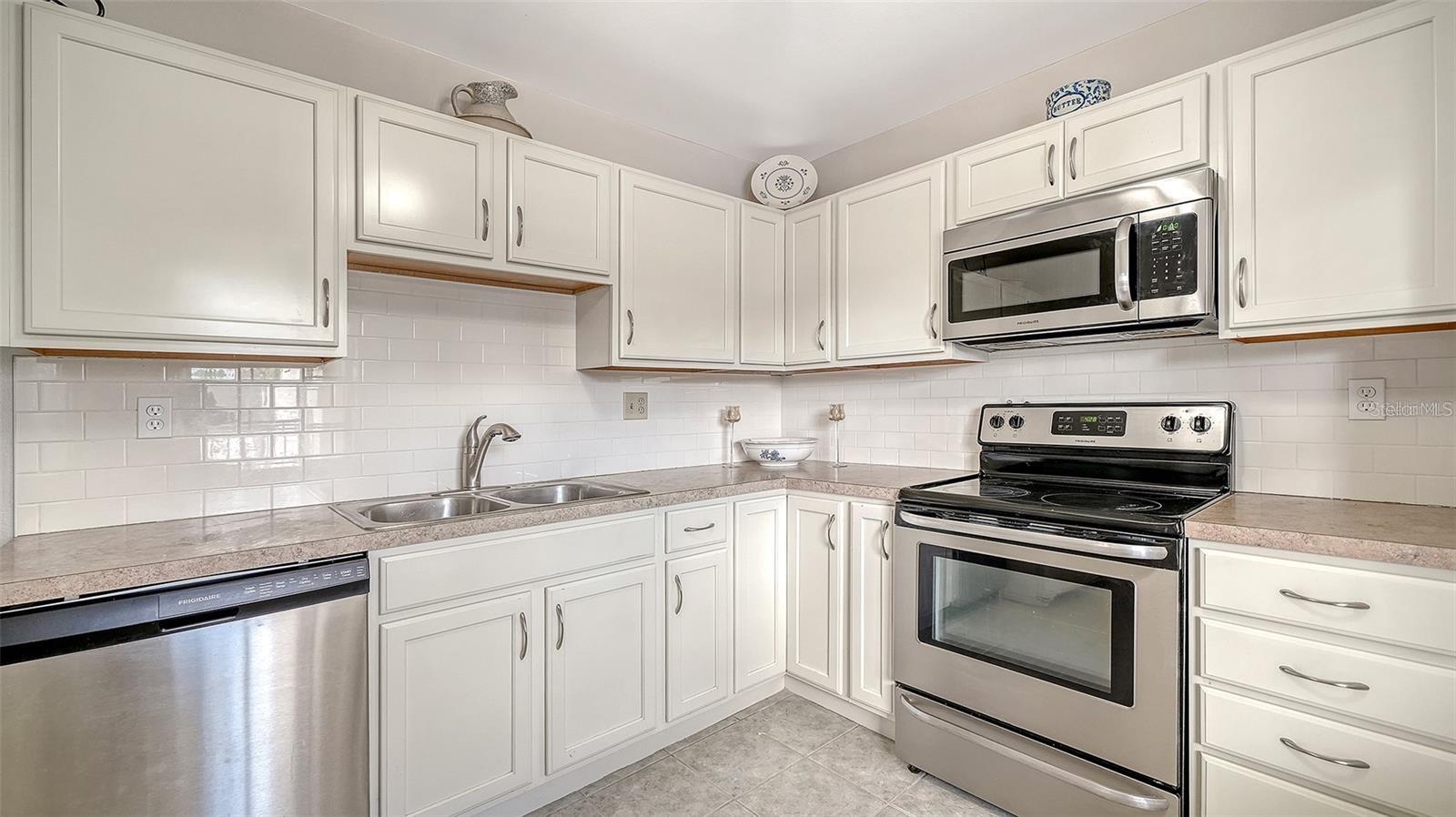 Image 6 of 27 For 7880 Palm Aire Lane 203