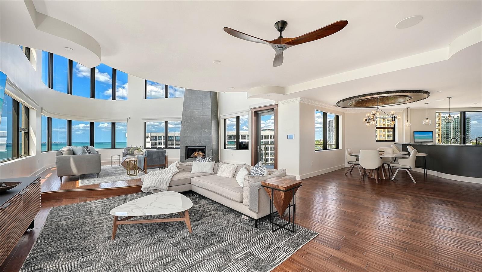 Image 11 of 55 For 128 Golden Gate Point 901b