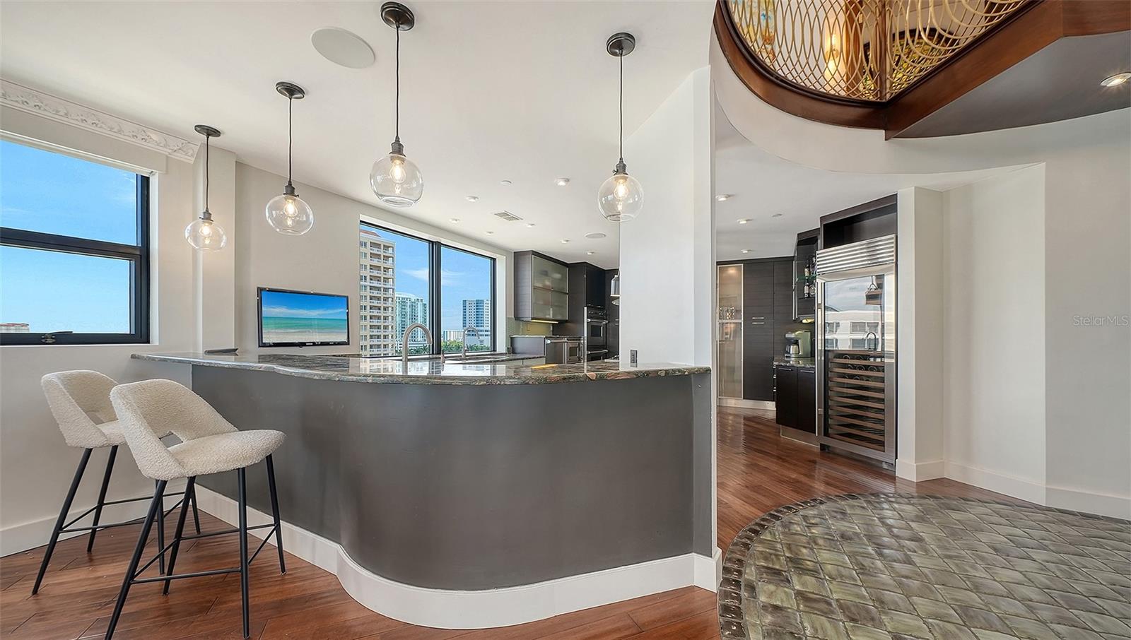 Image 14 of 55 For 128 Golden Gate Point 901b