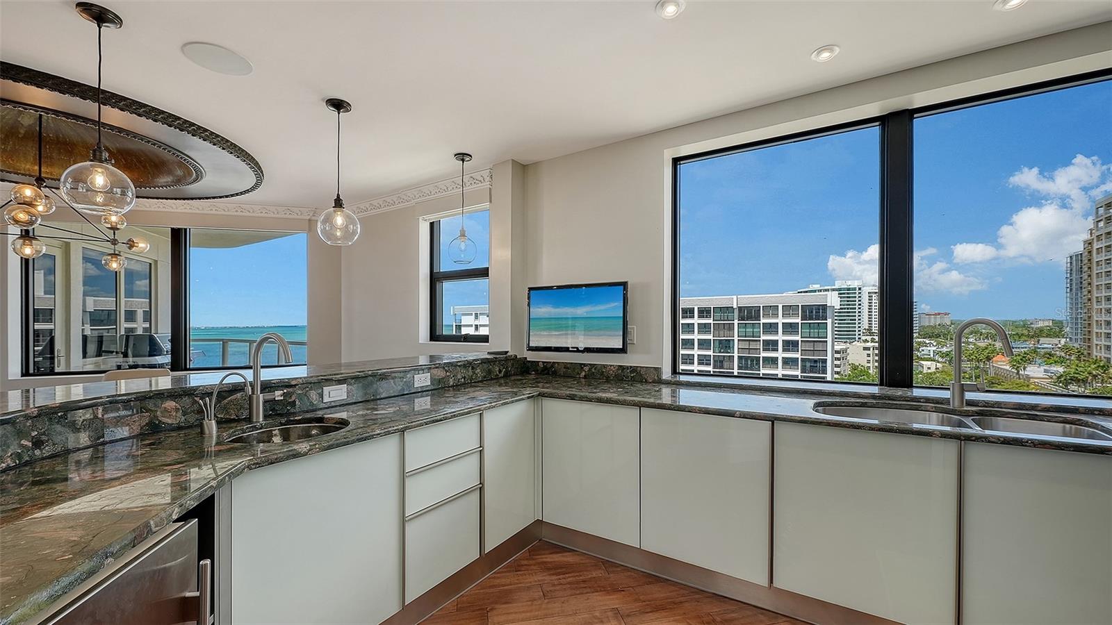 Image 15 of 55 For 128 Golden Gate Point 901b