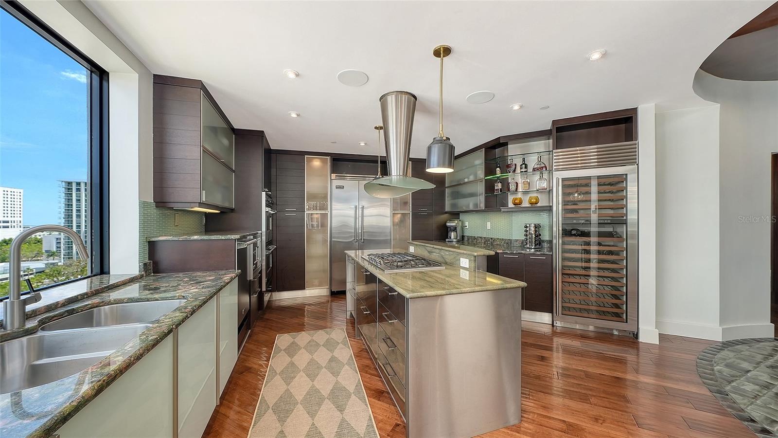 Image 16 of 55 For 128 Golden Gate Point 901b