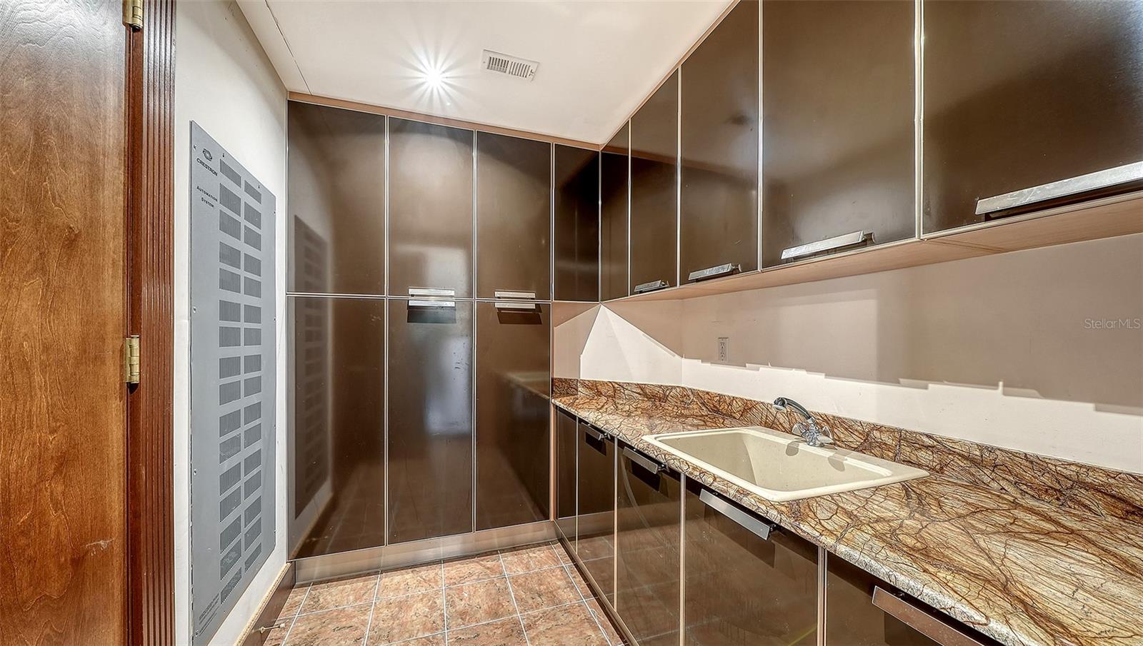 Image 18 of 55 For 128 Golden Gate Point 901b