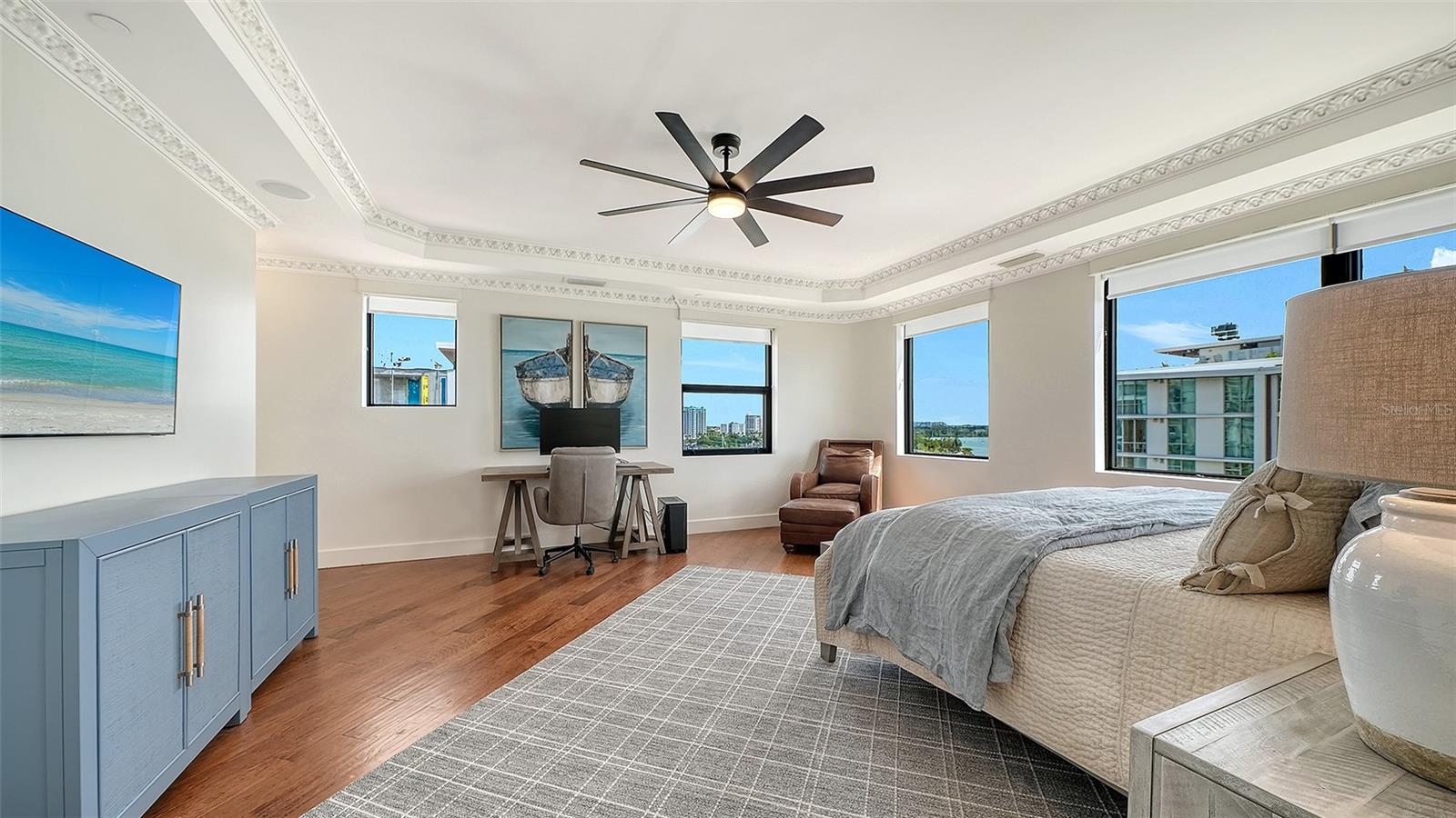 Image 19 of 55 For 128 Golden Gate Point 901b