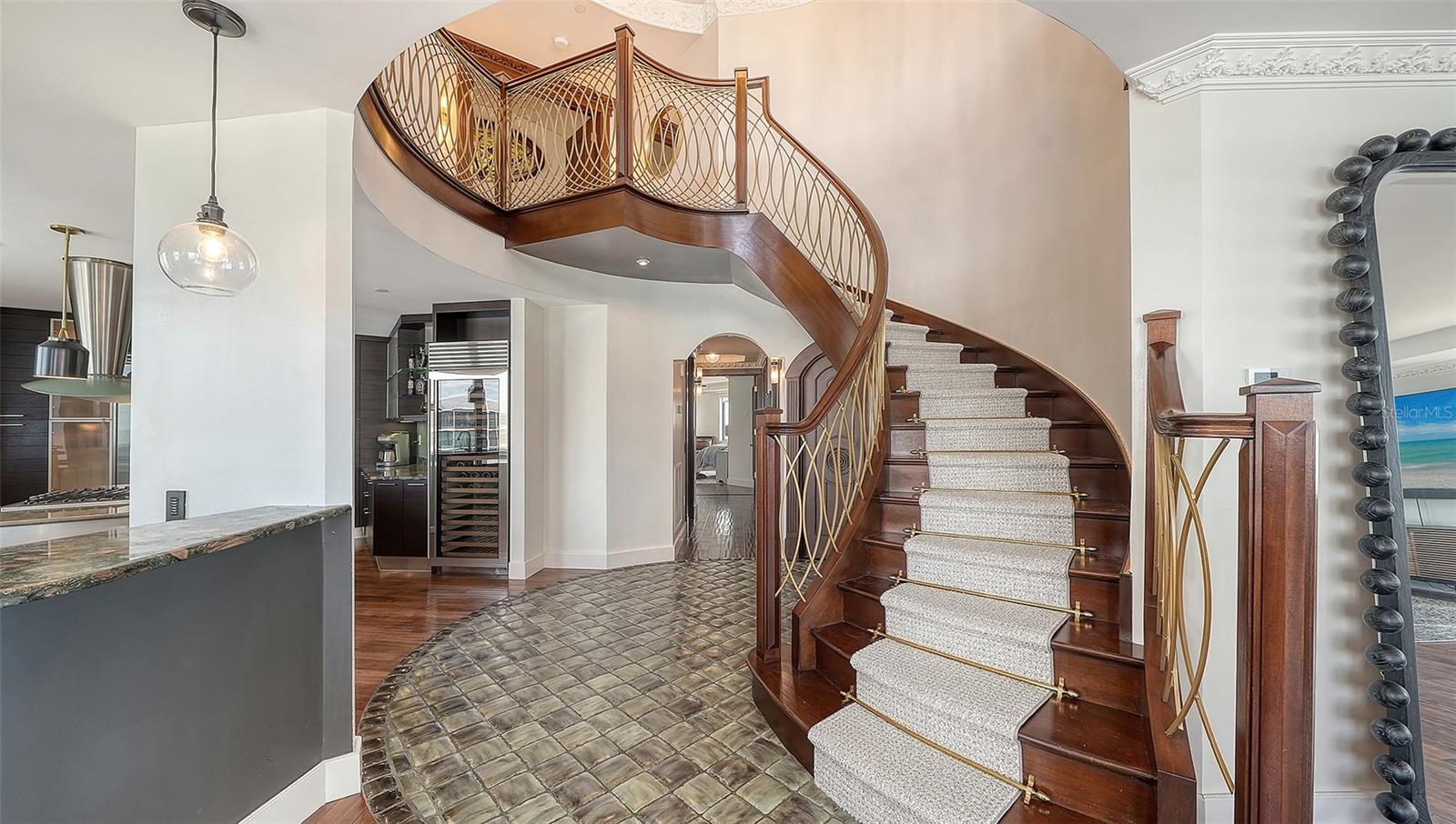 Image 27 of 55 For 128 Golden Gate Point 901b