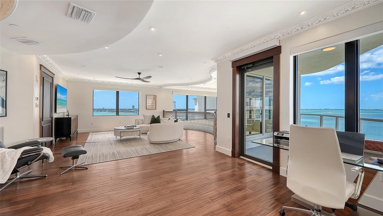 Image 36 of 55 For 128 Golden Gate Point 901b