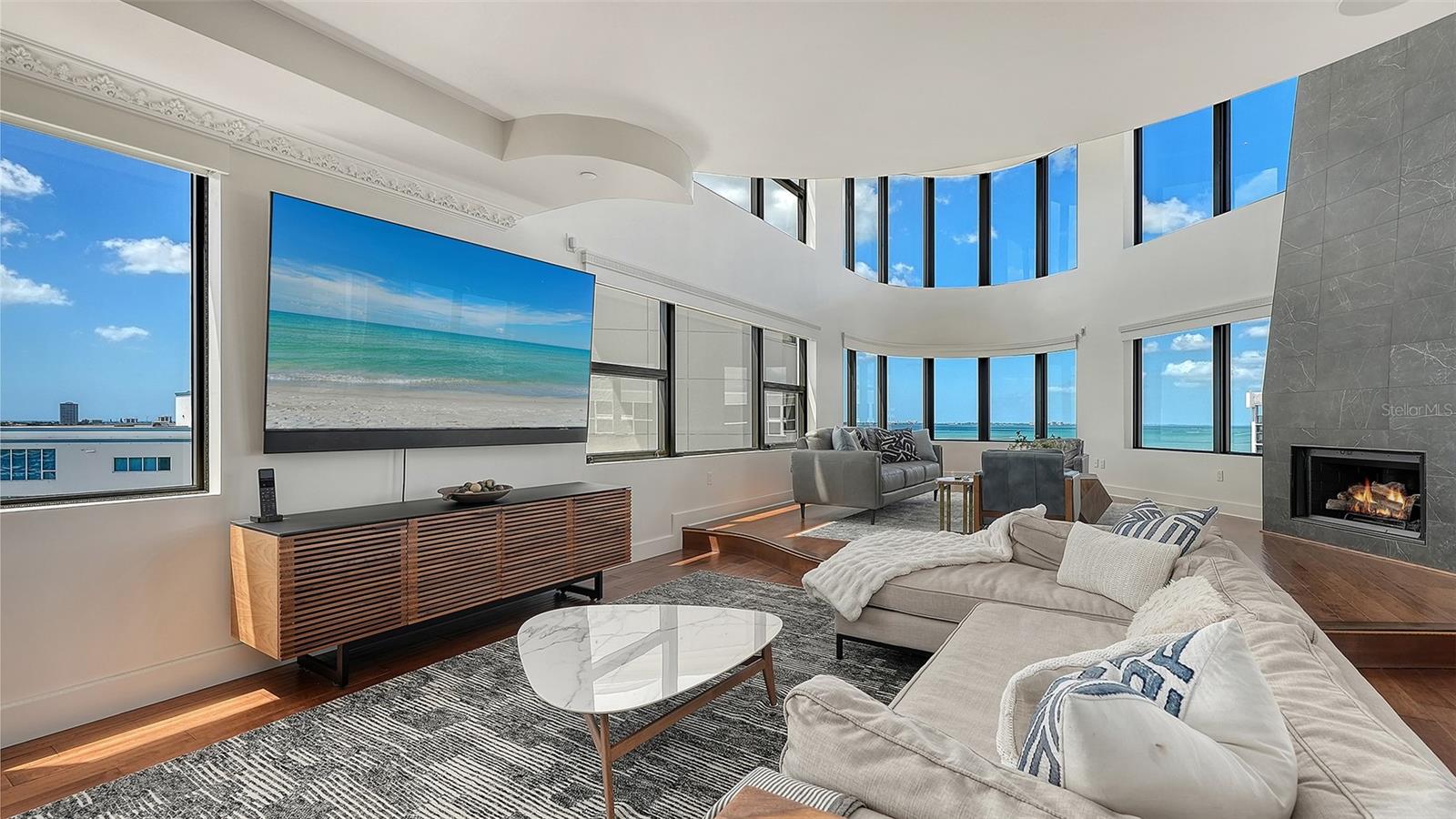 Image 5 of 55 For 128 Golden Gate Point 901b