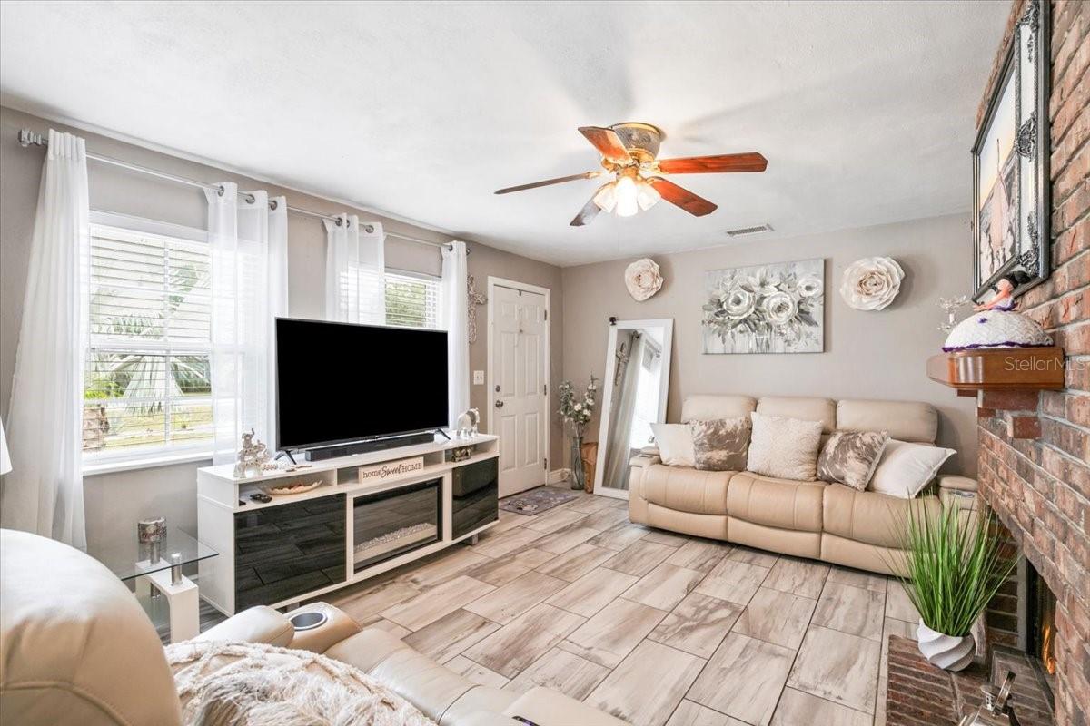 Image 3 of 17 For 4922 18th Street E