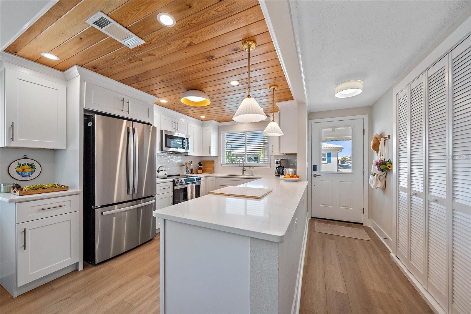 Listing photo id 10 for 914 Spanish Drive S 76